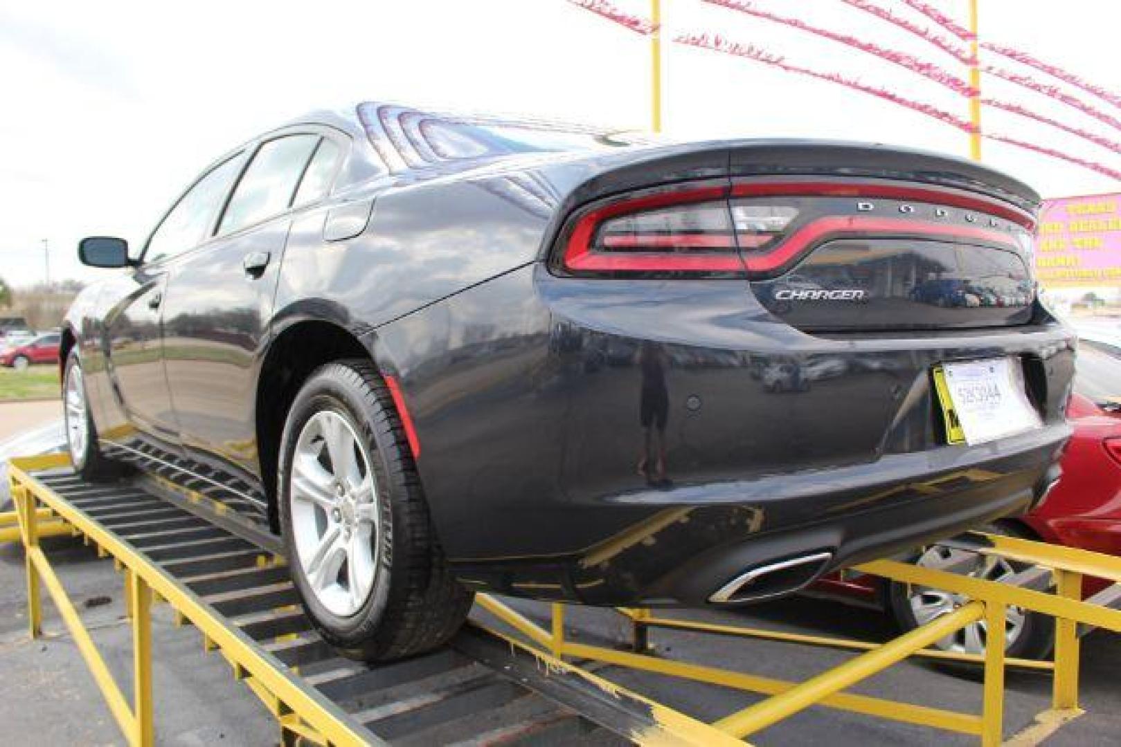 2016 BLACK Dodge Charger SE (2C3CDXBG8GH) with an 3.6L V6 DOHC 24V engine, 8-Speed Automatic transmission, located at 2715 W Pioneer Pkwy, Arlington, TX, 76013, (817) 265-9009, 32.710262, -97.153236 - Photo#7