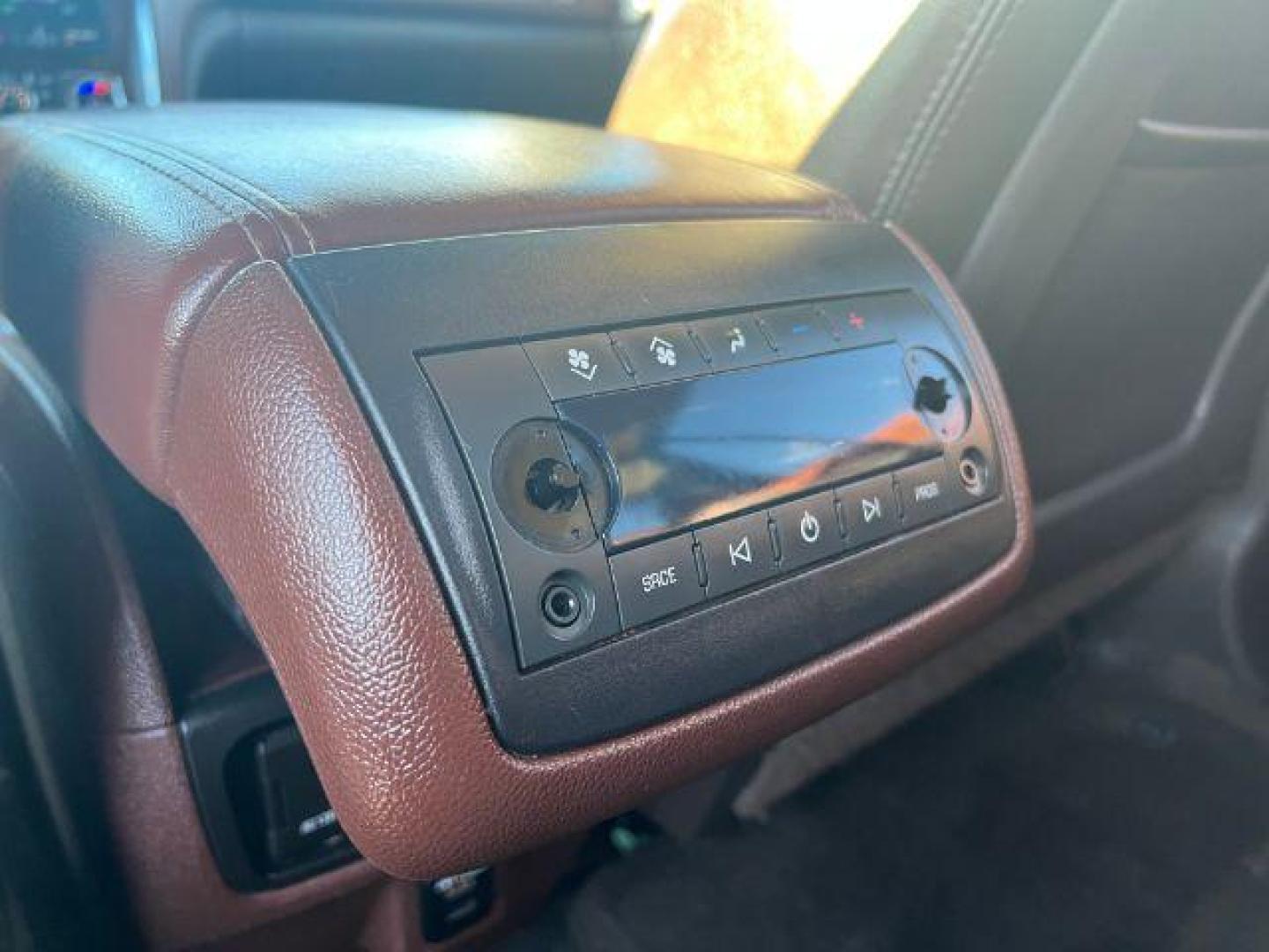 2014 WHITE Buick Enclave Premium FWD (5GAKRCKDXEJ) with an 3.6L V6 DOHC 24V engine, 6-Speed Automatic Ov transmission, located at 2715 W Pioneer Pkwy, Arlington, TX, 76013, (817) 265-9009, 32.710262, -97.153236 - Photo#16