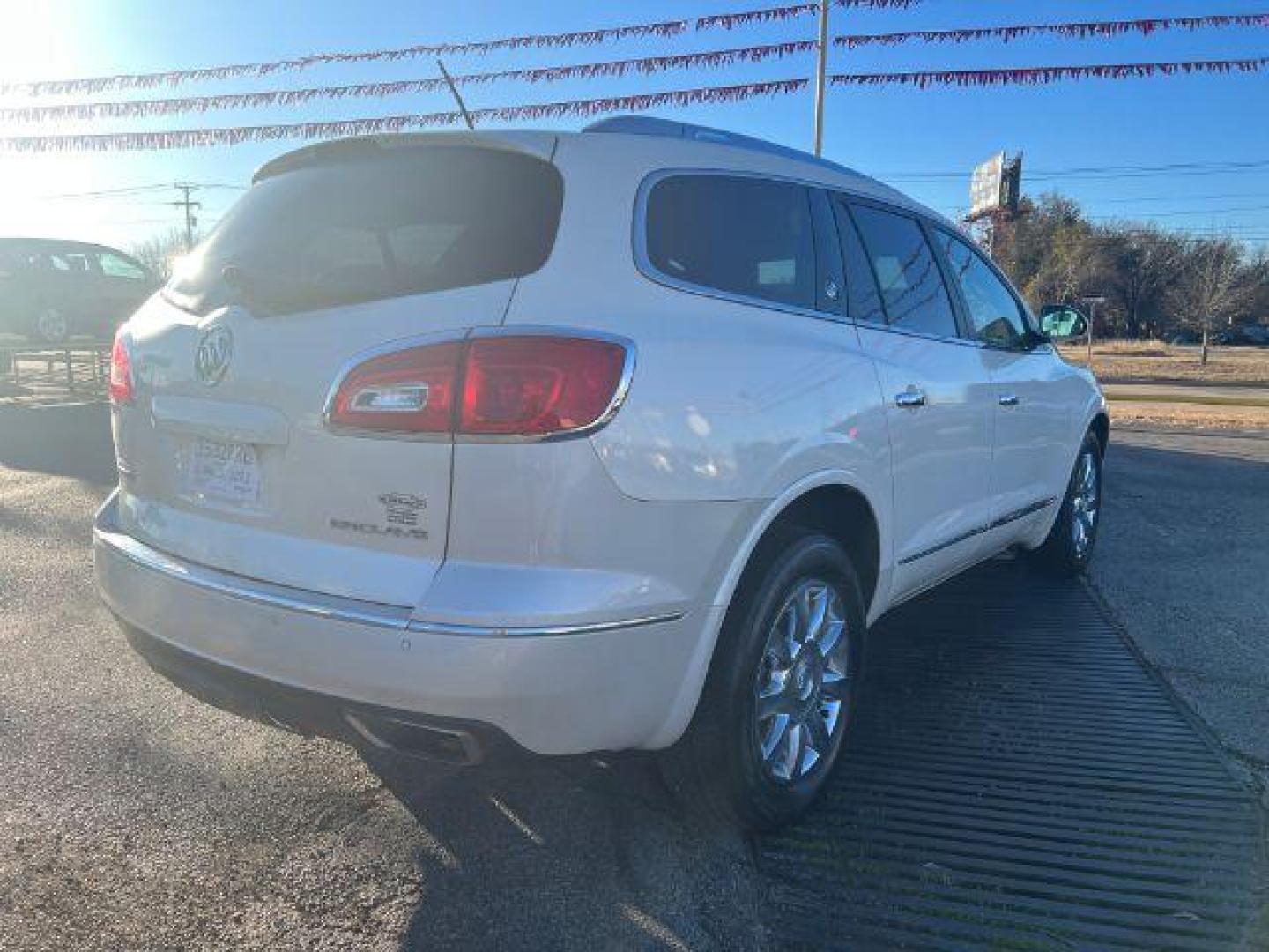 2014 WHITE Buick Enclave Premium FWD (5GAKRCKDXEJ) with an 3.6L V6 DOHC 24V engine, 6-Speed Automatic Ov transmission, located at 2715 W Pioneer Pkwy, Arlington, TX, 76013, (817) 265-9009, 32.710262, -97.153236 - Photo#5