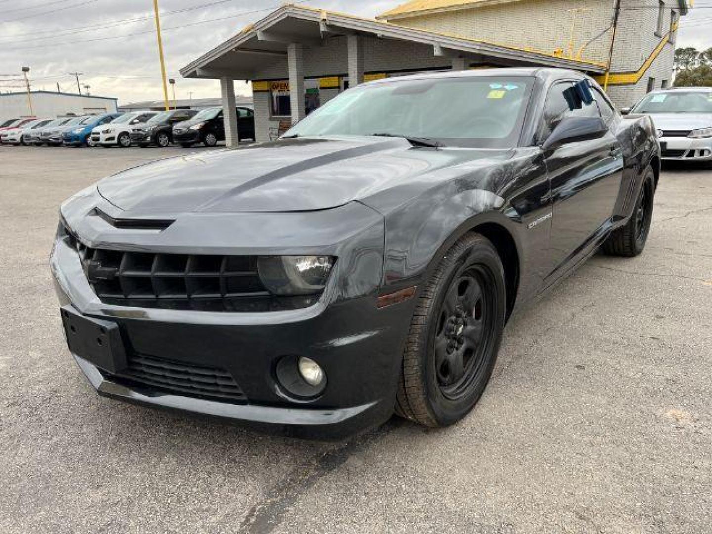 2013 BLUE Chevrolet Camaro LS Coupe (2G1FA1E30D9) with an 3.6L V6 DOHC 24V FFV engine, 6-Speed Automatic transmission, located at 2715 W Pioneer Pkwy, Arlington, TX, 76013, (817) 265-9009, 32.710262, -97.153236 - Photo#2