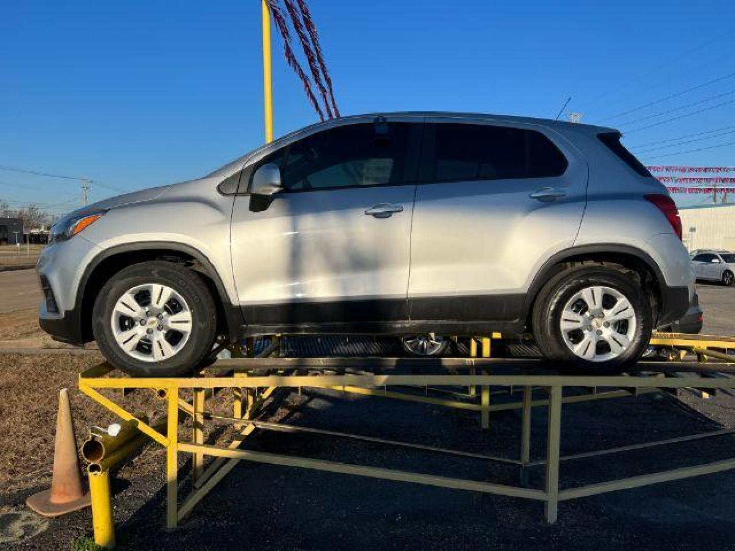 2017 SILVER Chevrolet Trax LS FWD (KL7CJKSB4HB) with an 1.4L L4 DOHC 16V engine, 6-Speed Automatic transmission, located at 2715 W Pioneer Pkwy, Arlington, TX, 76013, (817) 265-9009, 32.710262, -97.153236 - Photo#1