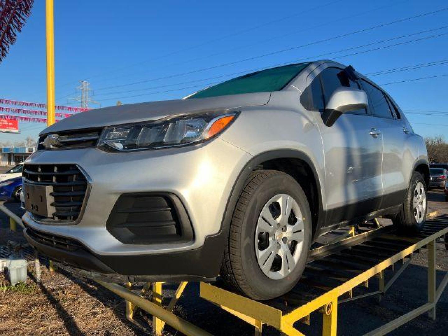 2017 SILVER Chevrolet Trax LS FWD (KL7CJKSB4HB) with an 1.4L L4 DOHC 16V engine, 6-Speed Automatic transmission, located at 2715 W Pioneer Pkwy, Arlington, TX, 76013, (817) 265-9009, 32.710262, -97.153236 - Photo#2