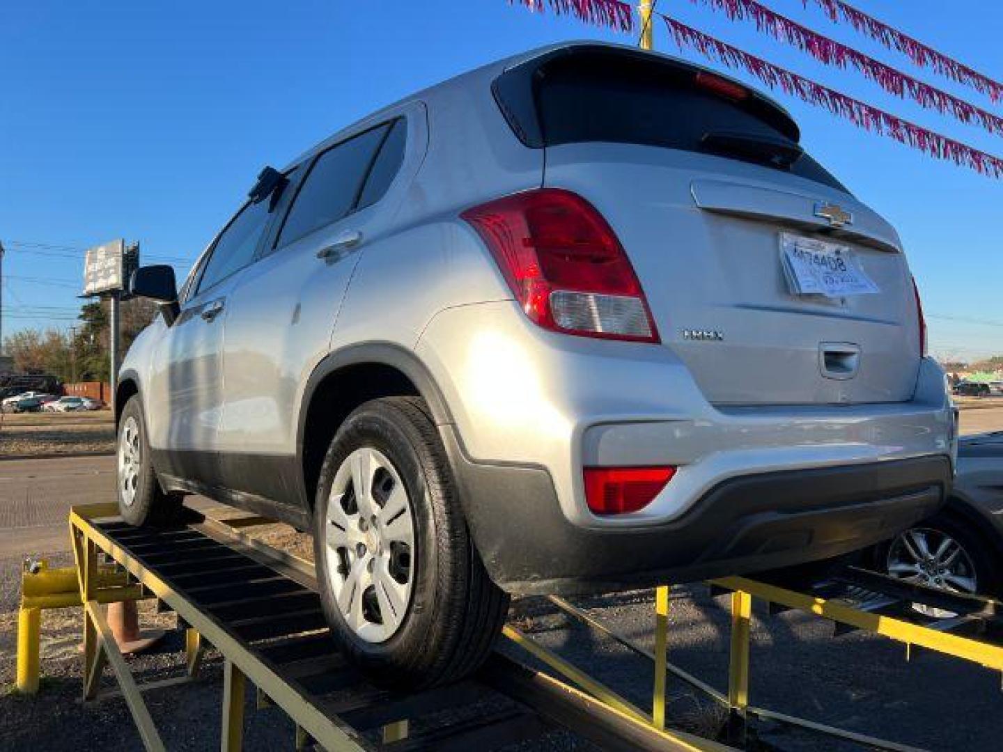 2017 SILVER Chevrolet Trax LS FWD (KL7CJKSB4HB) with an 1.4L L4 DOHC 16V engine, 6-Speed Automatic transmission, located at 2715 W Pioneer Pkwy, Arlington, TX, 76013, (817) 265-9009, 32.710262, -97.153236 - Photo#7