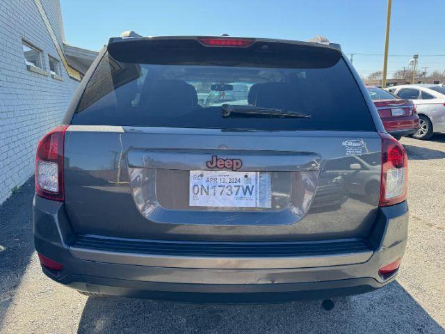 2016 GRAY Jeep Compass Sport FWD (1C4NJCBB7GD) with an 2.4L L4 DOHC 16V engine, located at 2715 W Pioneer Pkwy, Arlington, TX, 76013, (817) 265-9009, 32.710262, -97.153236 - Photo#7