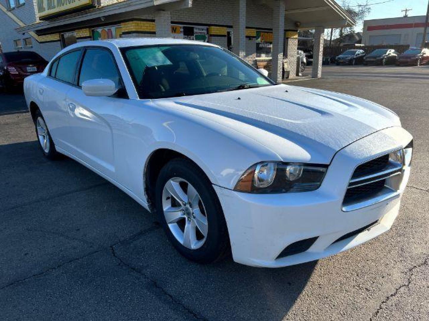 2014 WHITE Dodge Charger SE (2C3CDXBGXEH) with an 3.6L V6 DOHC 24V engine, 5-Speed Automatic transmission, located at 2715 W Pioneer Pkwy, Arlington, TX, 76013, (817) 265-9009, 32.710262, -97.153236 - Photo#4