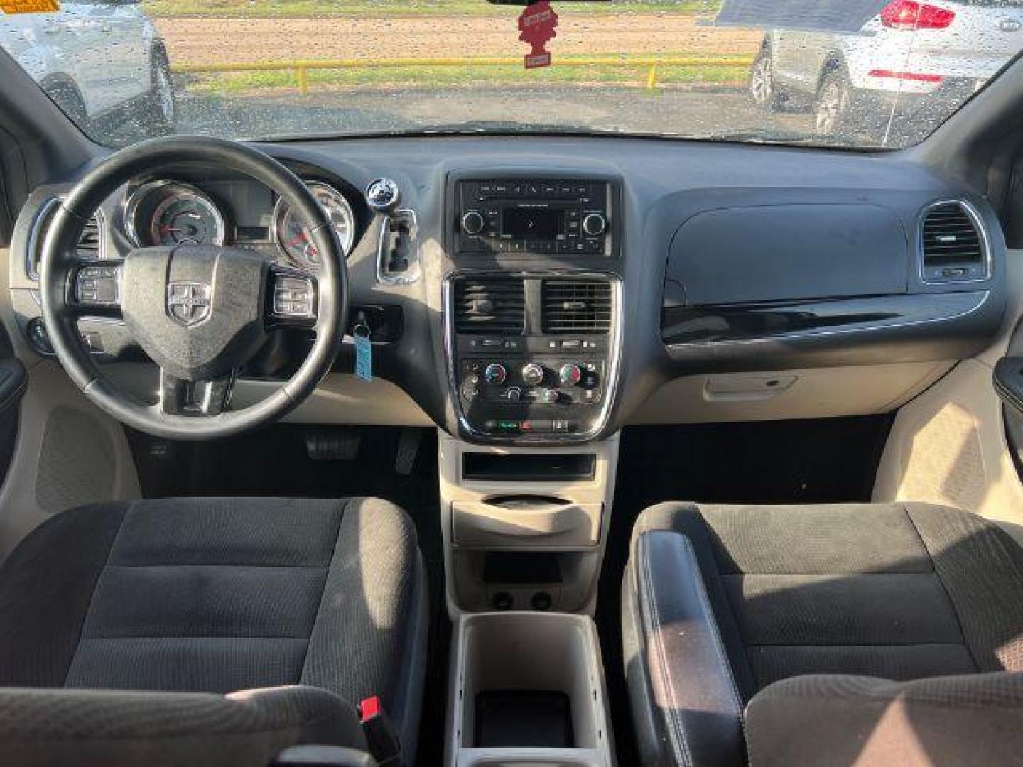 2016 WHITE Dodge Grand Caravan SE (2C4RDGBGXGR) with an 3.6L V6 DOHC 24V engine, 6-Speed Automatic transmission, located at 2715 W Pioneer Pkwy, Arlington, TX, 76013, (817) 265-9009, 32.710262, -97.153236 - Photo#14