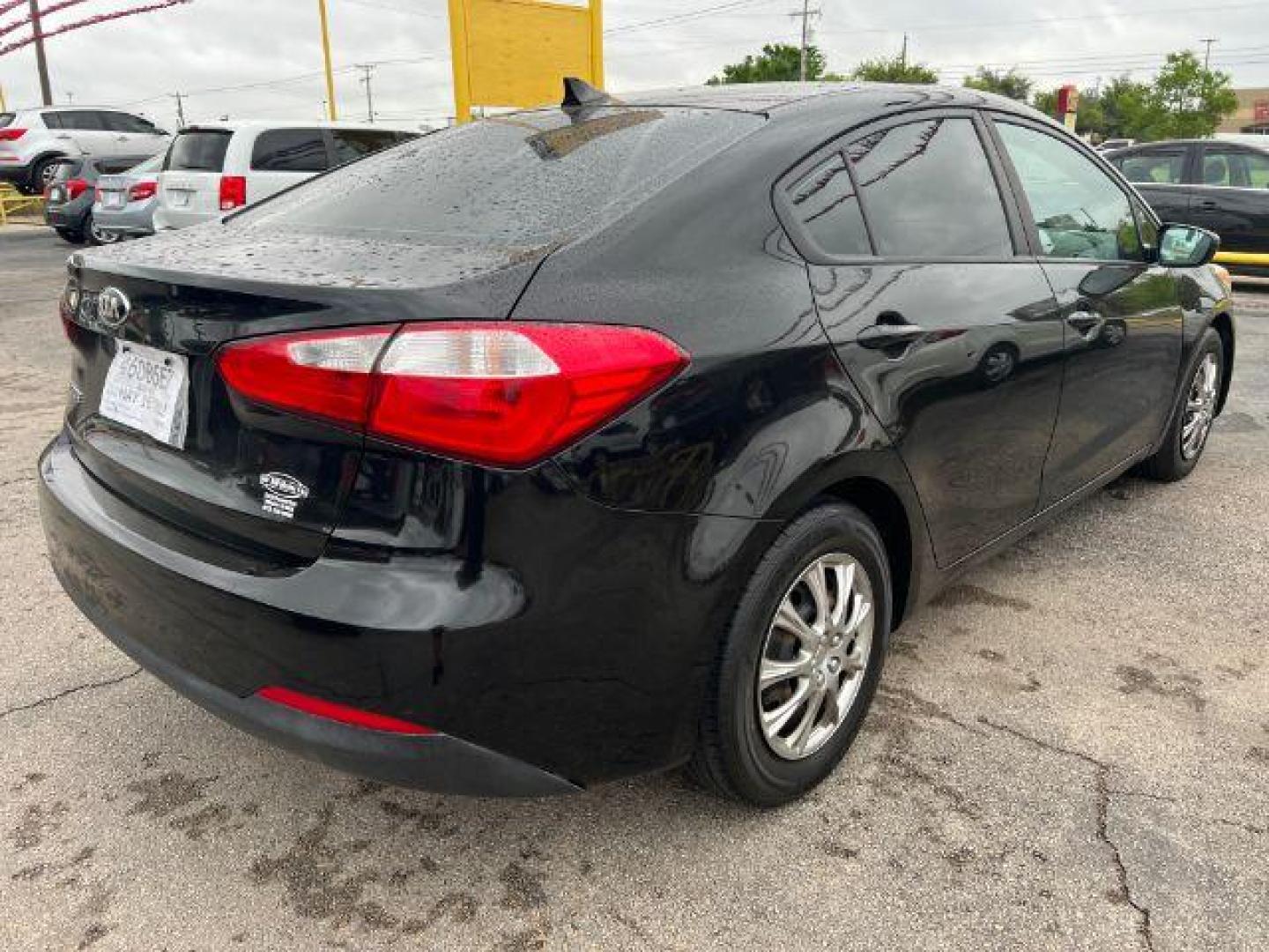 2016 BLACK Kia Forte LX w/Popular Package (KNAFK4A67G5) with an 1.8L L4 DOHC 16V engine, located at 2715 W Pioneer Pkwy, Arlington, TX, 76013, (817) 265-9009, 32.710262, -97.153236 - Photo#5