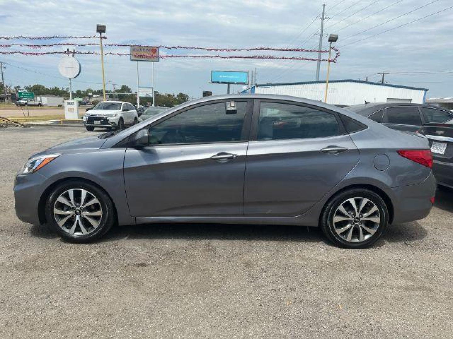 2017 GRAY Hyundai Accent SE 4-Door 6A (KMHCT4AE3HU) with an 1.6L L4 DOHC 16V engine, 6-Speed Automatic transmission, located at 2715 W Pioneer Pkwy, Arlington, TX, 76013, (817) 265-9009, 32.710262, -97.153236 - Photo#1