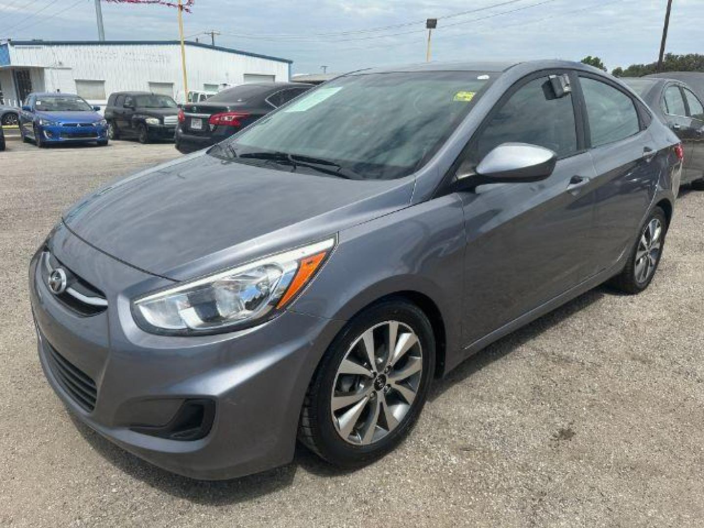 2017 GRAY Hyundai Accent SE 4-Door 6A (KMHCT4AE3HU) with an 1.6L L4 DOHC 16V engine, 6-Speed Automatic transmission, located at 2715 W Pioneer Pkwy, Arlington, TX, 76013, (817) 265-9009, 32.710262, -97.153236 - Photo#2