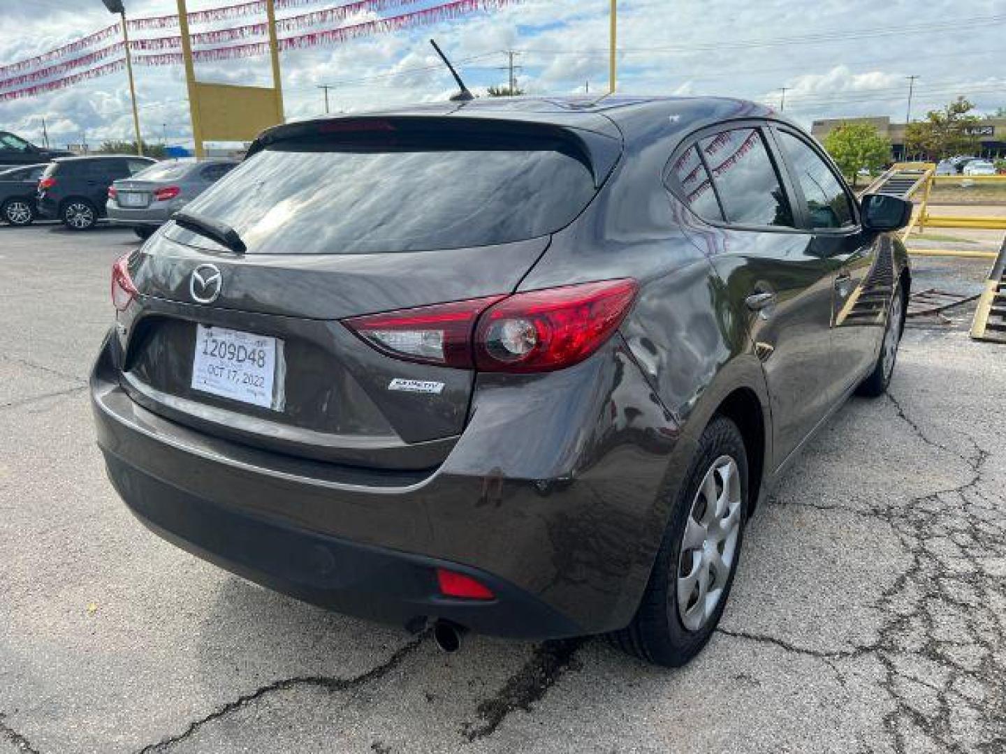 2016 GRAY Mazda MAZDA3 SEDAN 4-DR (JM1BM1J73G1) with an 2.0L L4 DOHC 16V engine, 6-Speed Automatic transmission, located at 2715 W Pioneer Pkwy, Arlington, TX, 76013, (817) 265-9009, 32.710262, -97.153236 - Photo#5