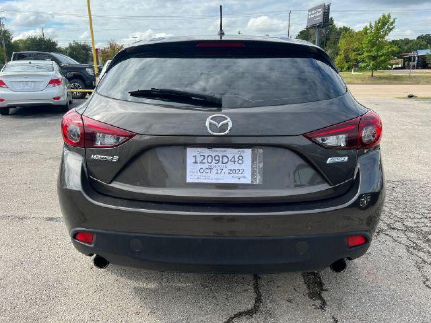 2016 GRAY Mazda MAZDA3 SEDAN 4-DR (JM1BM1J73G1) with an 2.0L L4 DOHC 16V engine, 6-Speed Automatic transmission, located at 2715 W Pioneer Pkwy, Arlington, TX, 76013, (817) 265-9009, 32.710262, -97.153236 - Photo#6