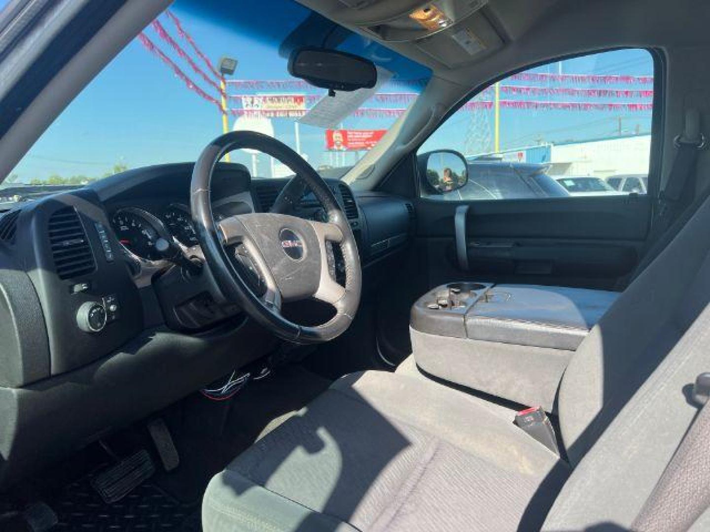 2009 WHITE GMC Sierra 1500 SLE1 Crew Cab 4WD (3GTEK23399G) with an 5.3L V8 OHV 16V FFV engine, 6-Speed Automatic transmission, located at 2715 W Pioneer Pkwy, Arlington, TX, 76013, (817) 265-9009, 32.710262, -97.153236 - Photo#16