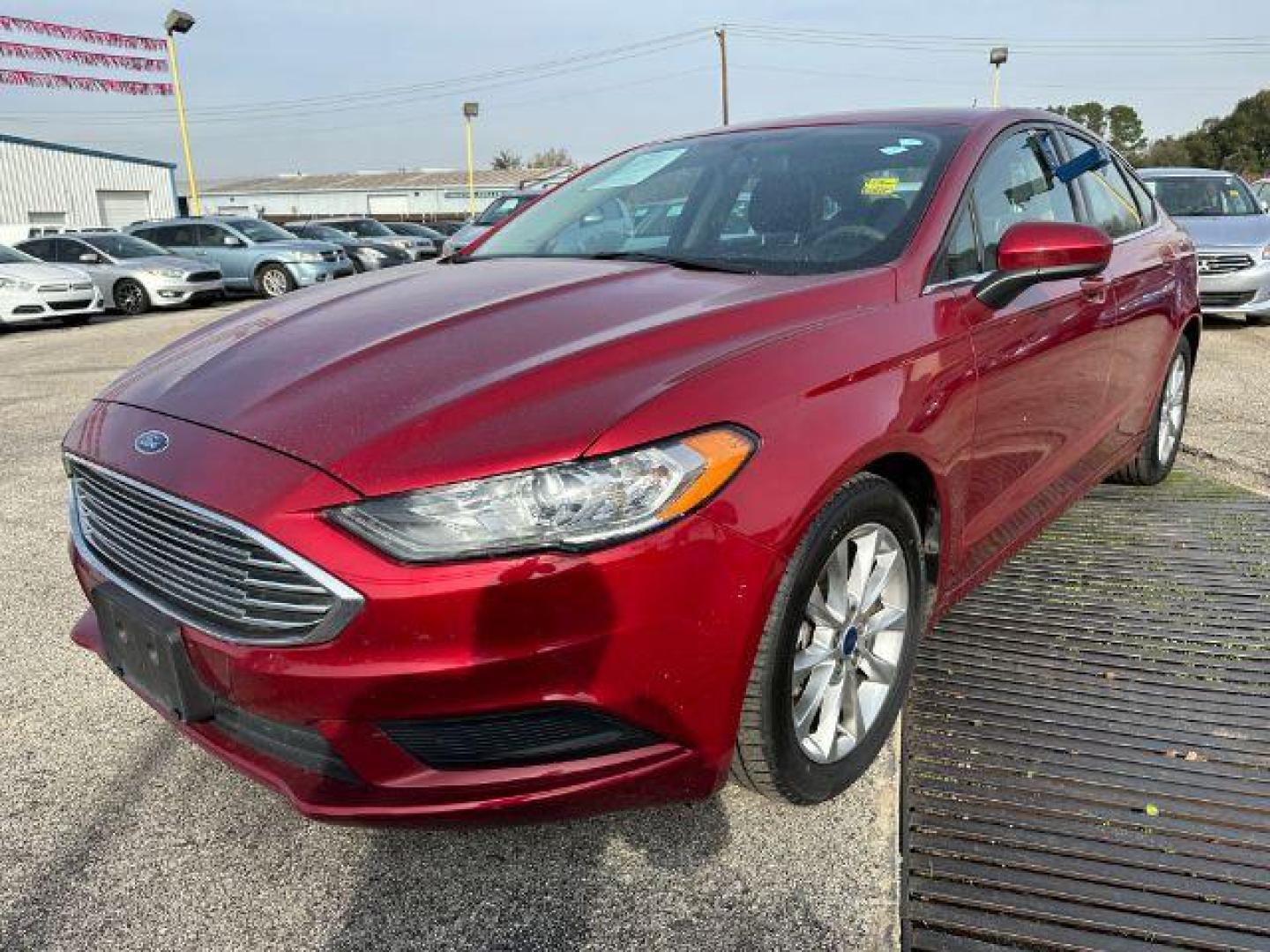 2017 RED Ford FUS SE (3FA6P0HD0HR) with an 1.5L L4 DOHC 16V engine, 6-Speed Automatic transmission, located at 2715 W Pioneer Pkwy, Arlington, TX, 76013, (817) 265-9009, 32.710262, -97.153236 - Photo#2