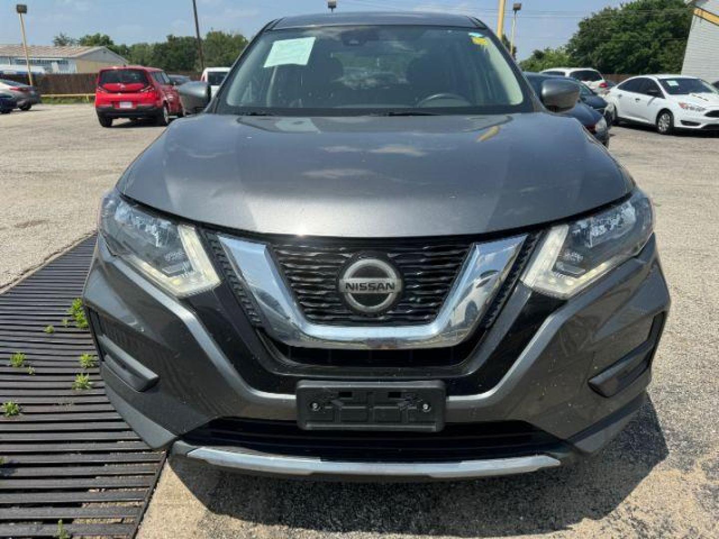 2019 GRAY Nissan Rogue S 2WD (JN8AT2MT7KW) with an 2.5L L4 DOHC 16V engine, Continuously Variabl transmission, located at 2715 W Pioneer Pkwy, Arlington, TX, 76013, (817) 265-9009, 32.710262, -97.153236 - Photo#4