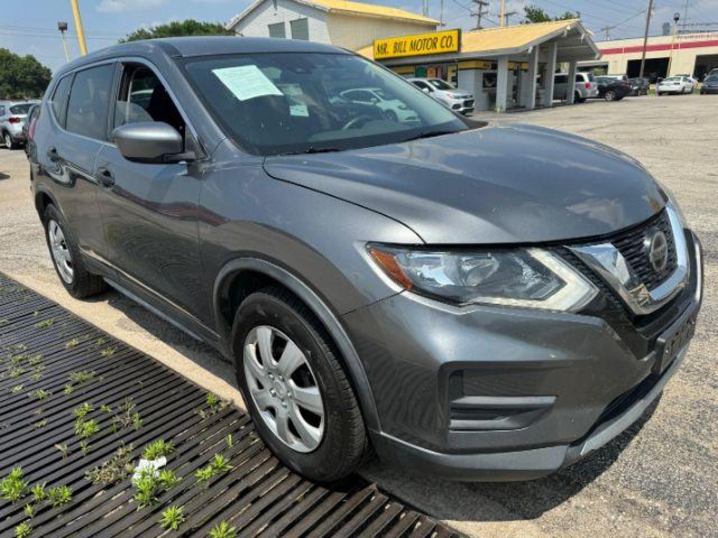 2019 GRAY Nissan Rogue S 2WD (JN8AT2MT7KW) with an 2.5L L4 DOHC 16V engine, Continuously Variabl transmission, located at 2715 W Pioneer Pkwy, Arlington, TX, 76013, (817) 265-9009, 32.710262, -97.153236 - Photo#5