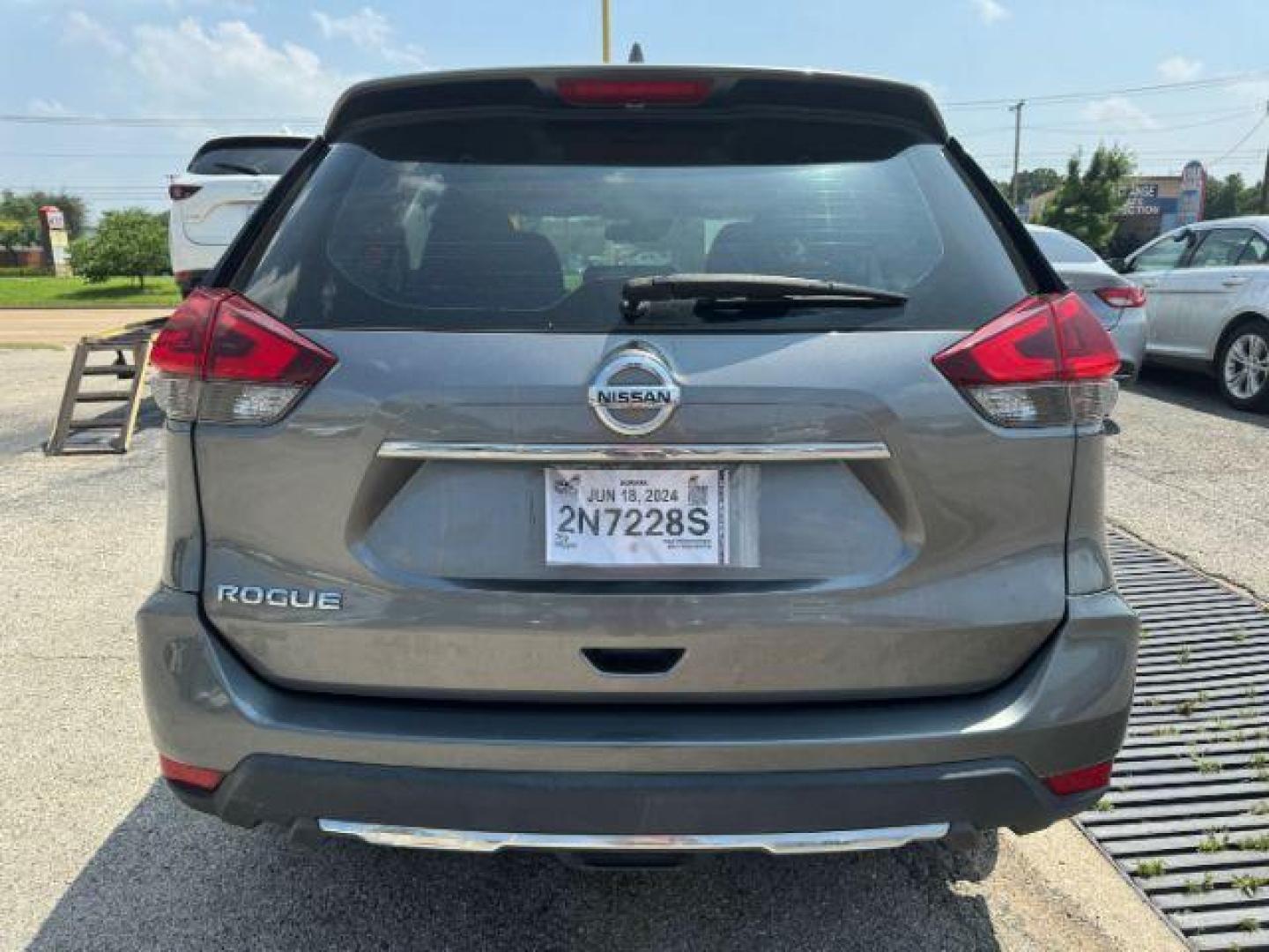 2019 GRAY Nissan Rogue S 2WD (JN8AT2MT7KW) with an 2.5L L4 DOHC 16V engine, Continuously Variabl transmission, located at 2715 W Pioneer Pkwy, Arlington, TX, 76013, (817) 265-9009, 32.710262, -97.153236 - Photo#7