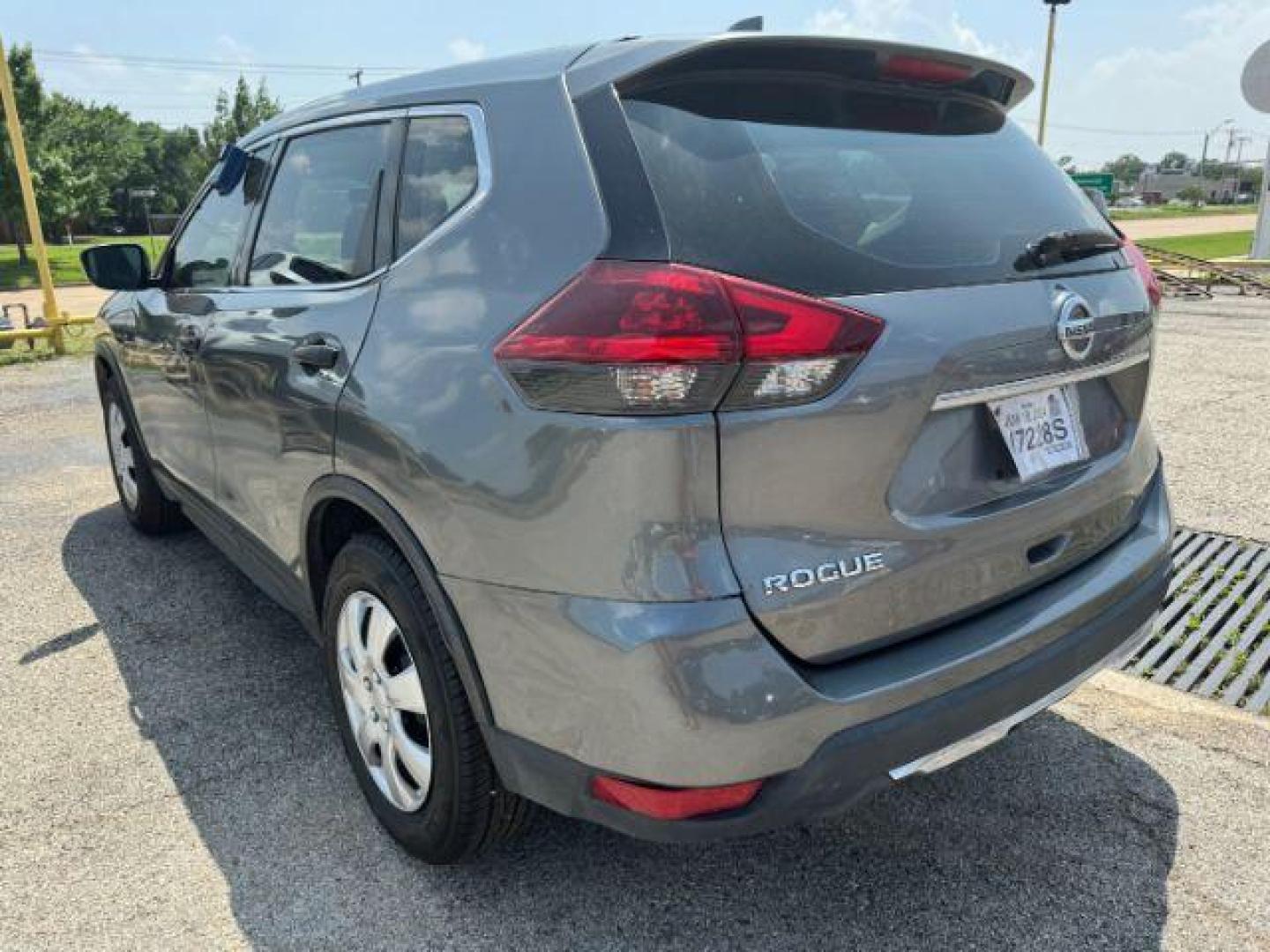 2019 GRAY Nissan Rogue S 2WD (JN8AT2MT7KW) with an 2.5L L4 DOHC 16V engine, Continuously Variabl transmission, located at 2715 W Pioneer Pkwy, Arlington, TX, 76013, (817) 265-9009, 32.710262, -97.153236 - Photo#8