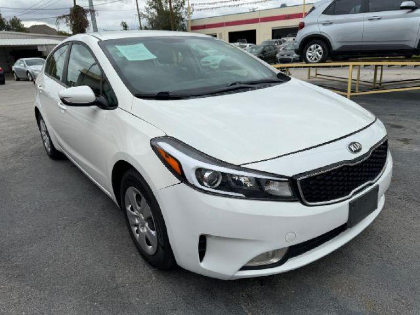 2017 WHITE Kia Forte LX 6A (3KPFK4A77HE) with an 2.0L L4 DOHC 16V engine, 6-Speed Automatic transmission, located at 2715 W Pioneer Pkwy, Arlington, TX, 76013, (817) 265-9009, 32.710262, -97.153236 - Photo#4