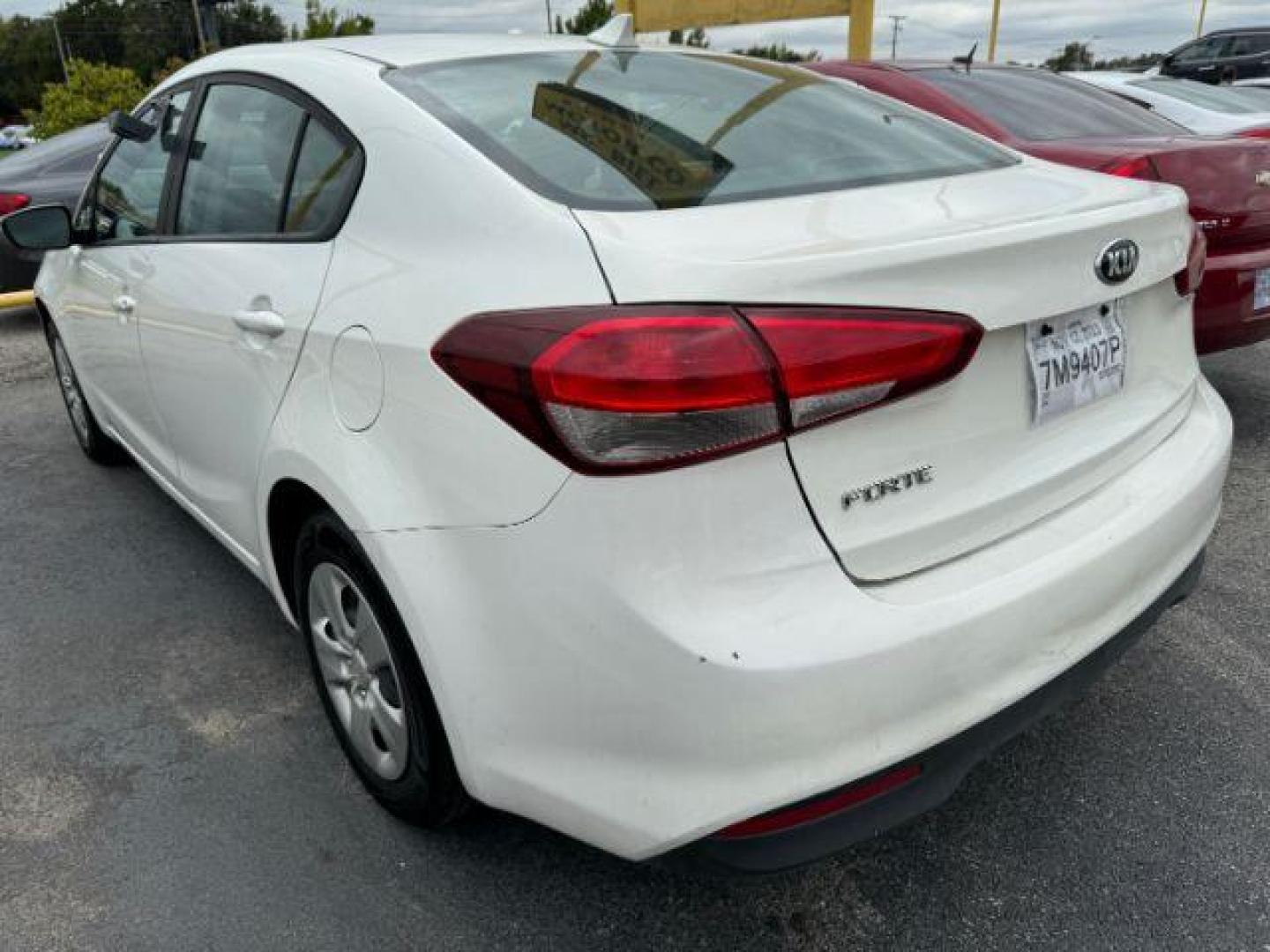 2017 WHITE Kia Forte LX 6A (3KPFK4A77HE) with an 2.0L L4 DOHC 16V engine, 6-Speed Automatic transmission, located at 2715 W Pioneer Pkwy, Arlington, TX, 76013, (817) 265-9009, 32.710262, -97.153236 - Photo#7