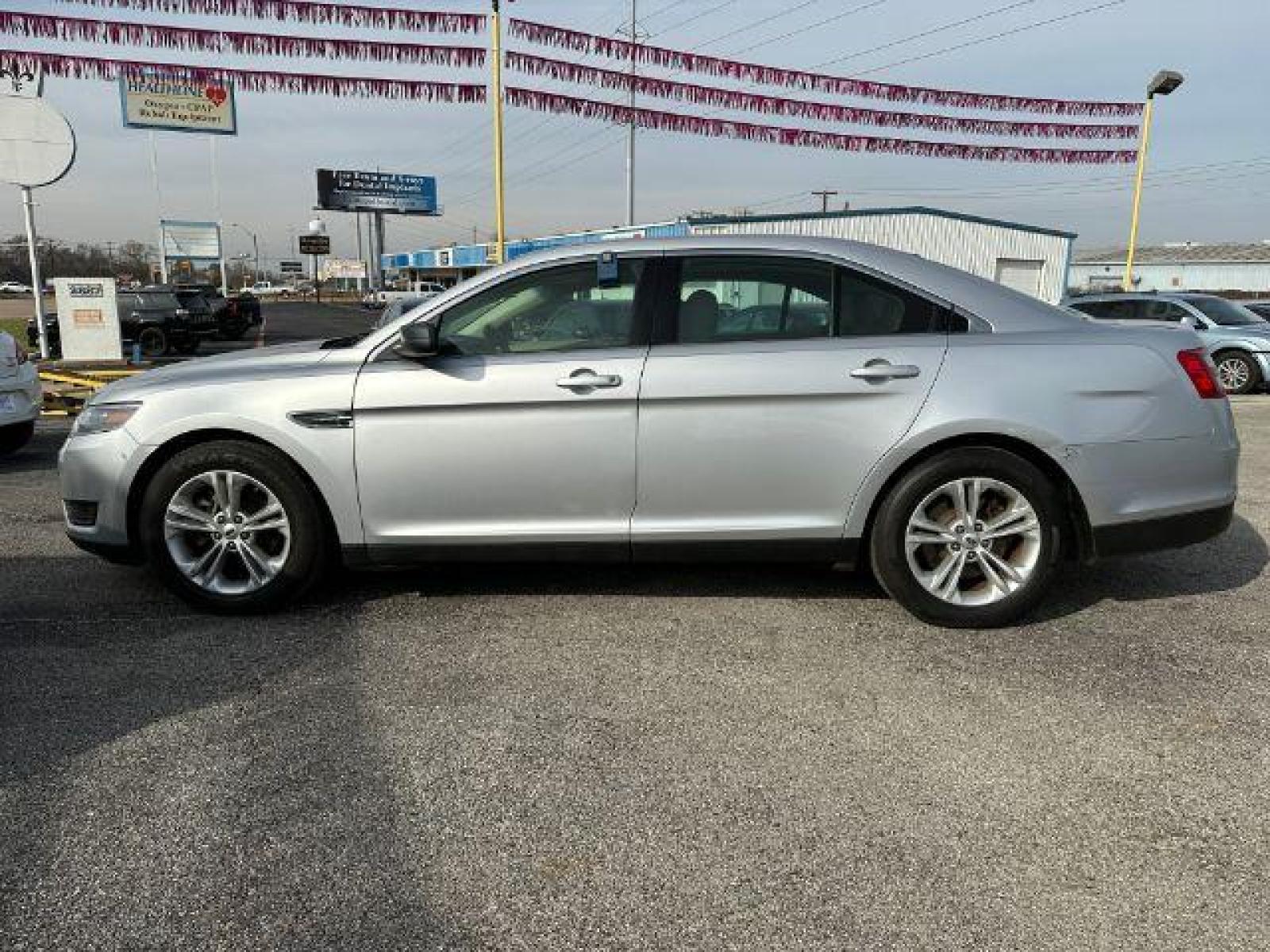 2016 SILVER Ford Taurus SE FWD (1FAHP2D8XGG) with an 3.5L V6 DOHC 24V engine, 6-Speed Automatic transmission, located at 2715 W Pioneer Pkwy, Arlington, TX, 76013, (817) 265-9009, 32.710262, -97.153236 - Photo #1