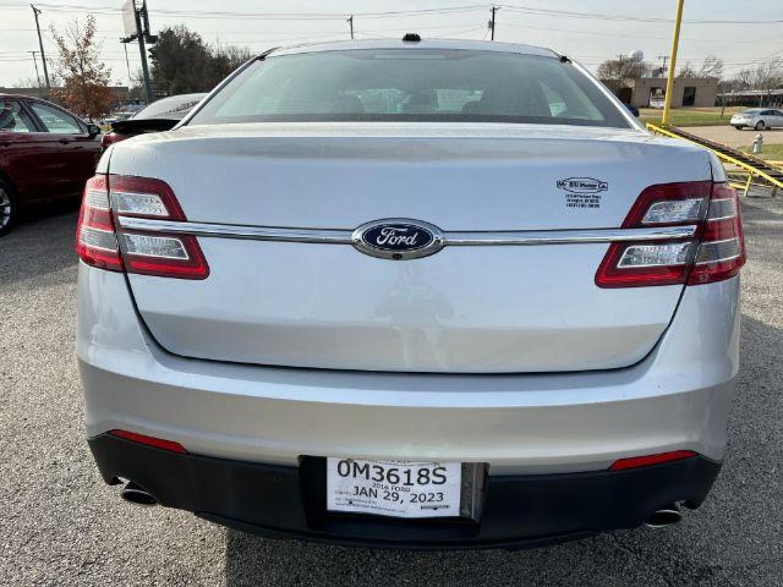 2016 SILVER Ford Taurus SE FWD (1FAHP2D8XGG) with an 3.5L V6 DOHC 24V engine, 6-Speed Automatic transmission, located at 2715 W Pioneer Pkwy, Arlington, TX, 76013, (817) 265-9009, 32.710262, -97.153236 - Photo #6