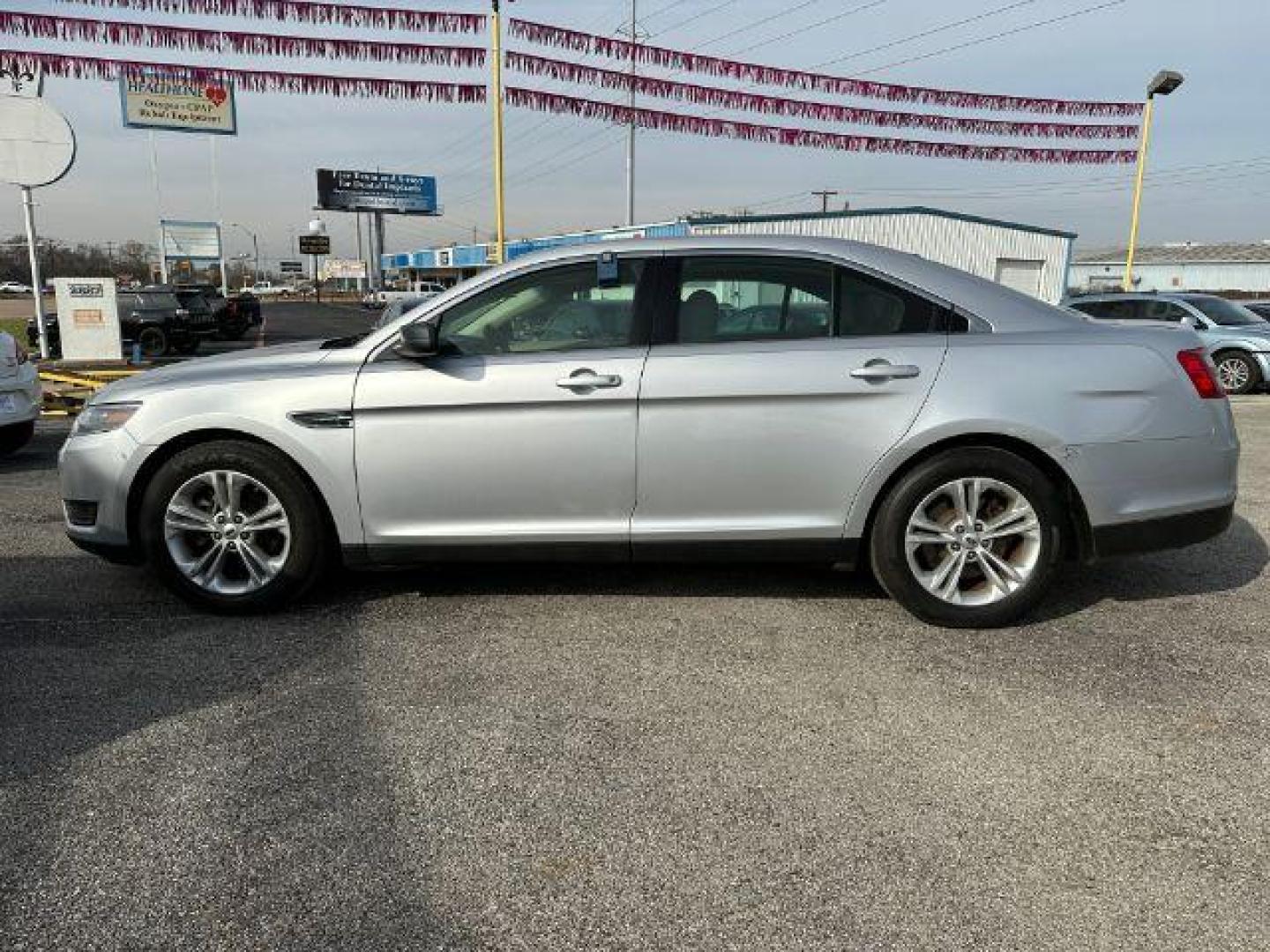 2016 SILVER Ford Taurus SE FWD (1FAHP2D8XGG) with an 3.5L V6 DOHC 24V engine, 6-Speed Automatic transmission, located at 2715 W Pioneer Pkwy, Arlington, TX, 76013, (817) 265-9009, 32.710262, -97.153236 - Photo#1