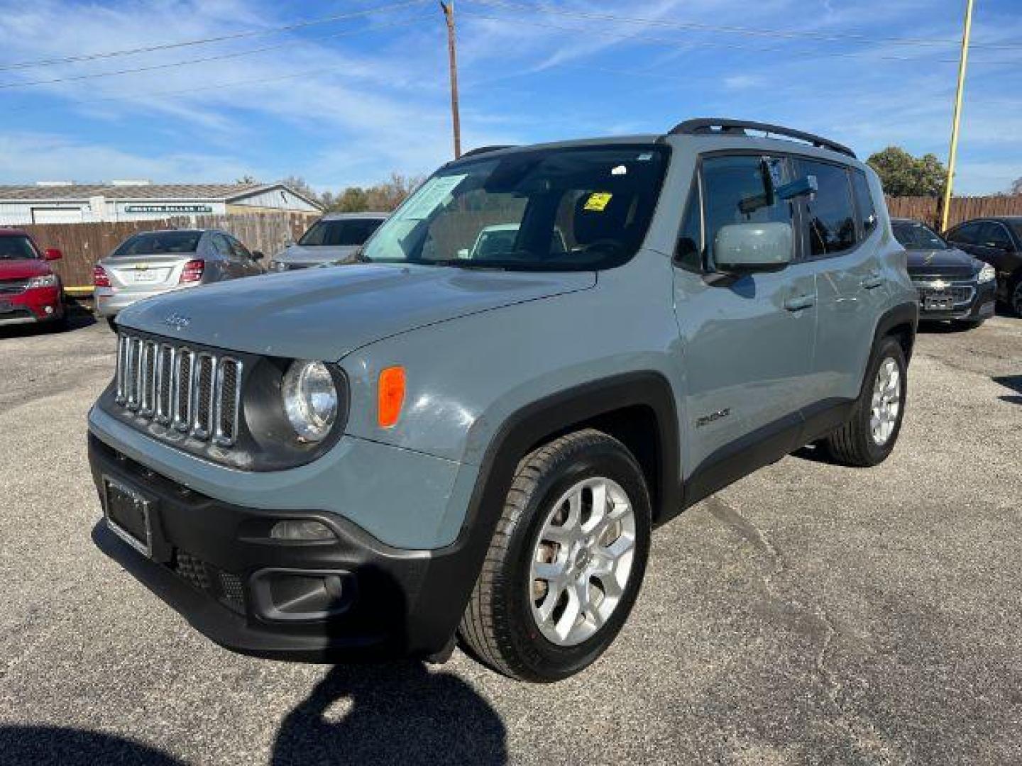 2017 GRAY Jeep Renegade Latitude FWD (ZACCJABB6HP) with an 2.4L L4 DOHC 16V engine, 6-Speed Manual transmission, located at 2715 W Pioneer Pkwy, Arlington, TX, 76013, (817) 265-9009, 32.710262, -97.153236 - Photo#2