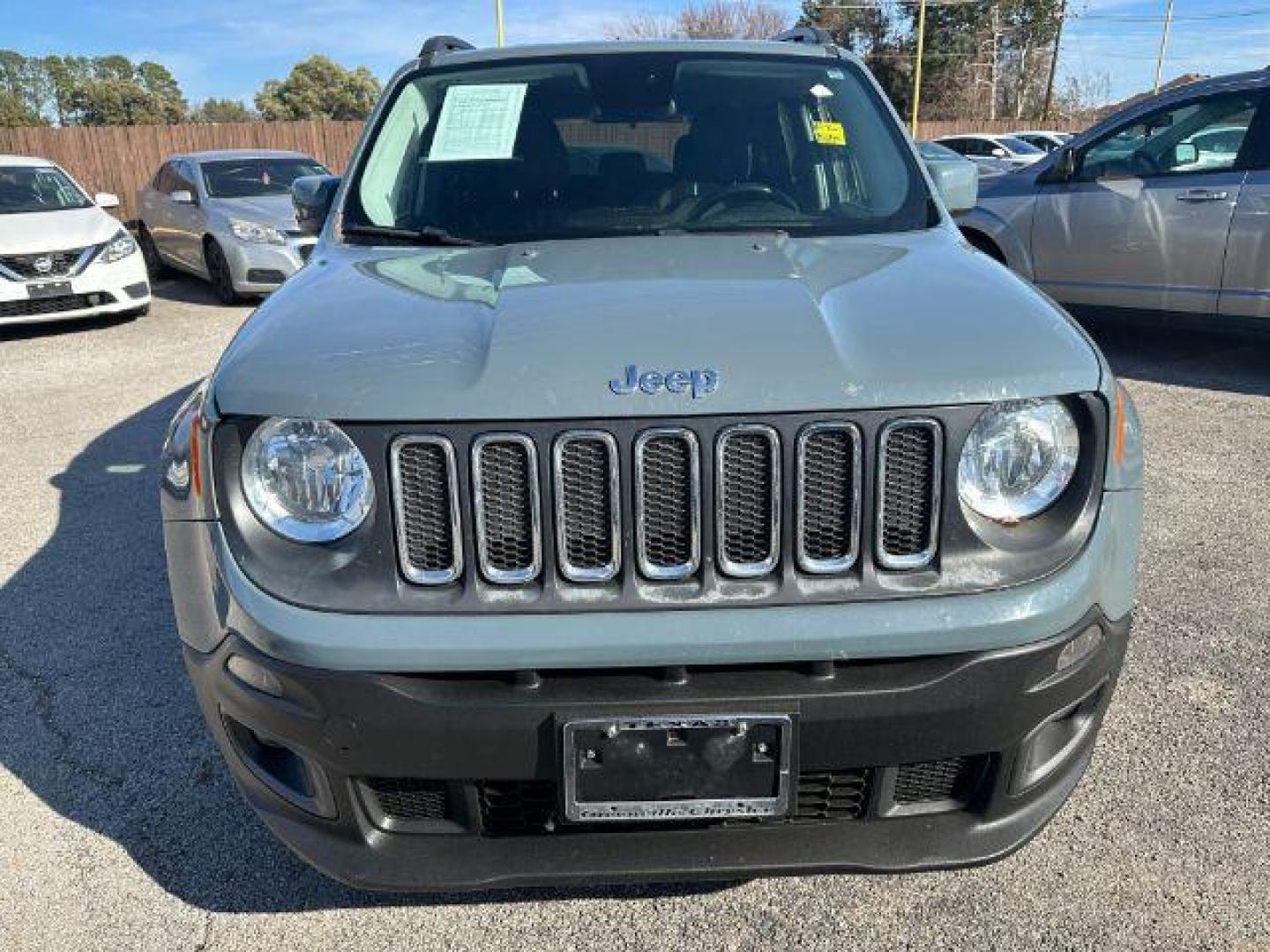 2017 GRAY Jeep Renegade Latitude FWD (ZACCJABB6HP) with an 2.4L L4 DOHC 16V engine, 6-Speed Manual transmission, located at 2715 W Pioneer Pkwy, Arlington, TX, 76013, (817) 265-9009, 32.710262, -97.153236 - Photo#3