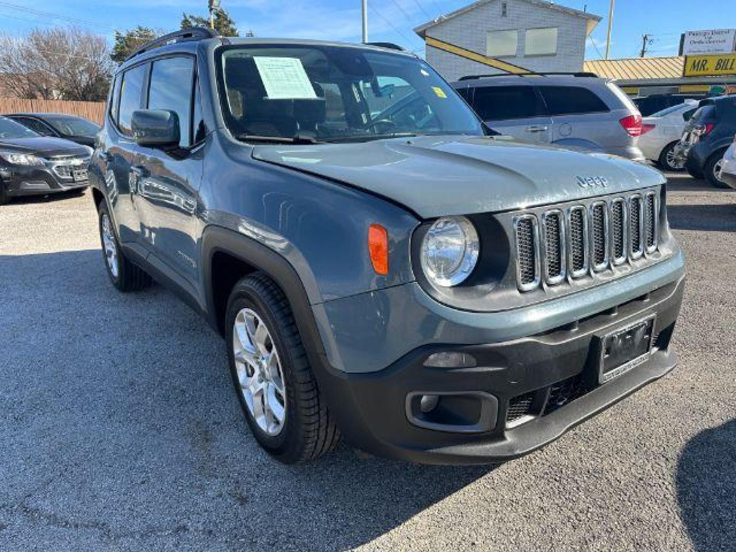 2017 GRAY Jeep Renegade Latitude FWD (ZACCJABB6HP) with an 2.4L L4 DOHC 16V engine, 6-Speed Manual transmission, located at 2715 W Pioneer Pkwy, Arlington, TX, 76013, (817) 265-9009, 32.710262, -97.153236 - Photo#4