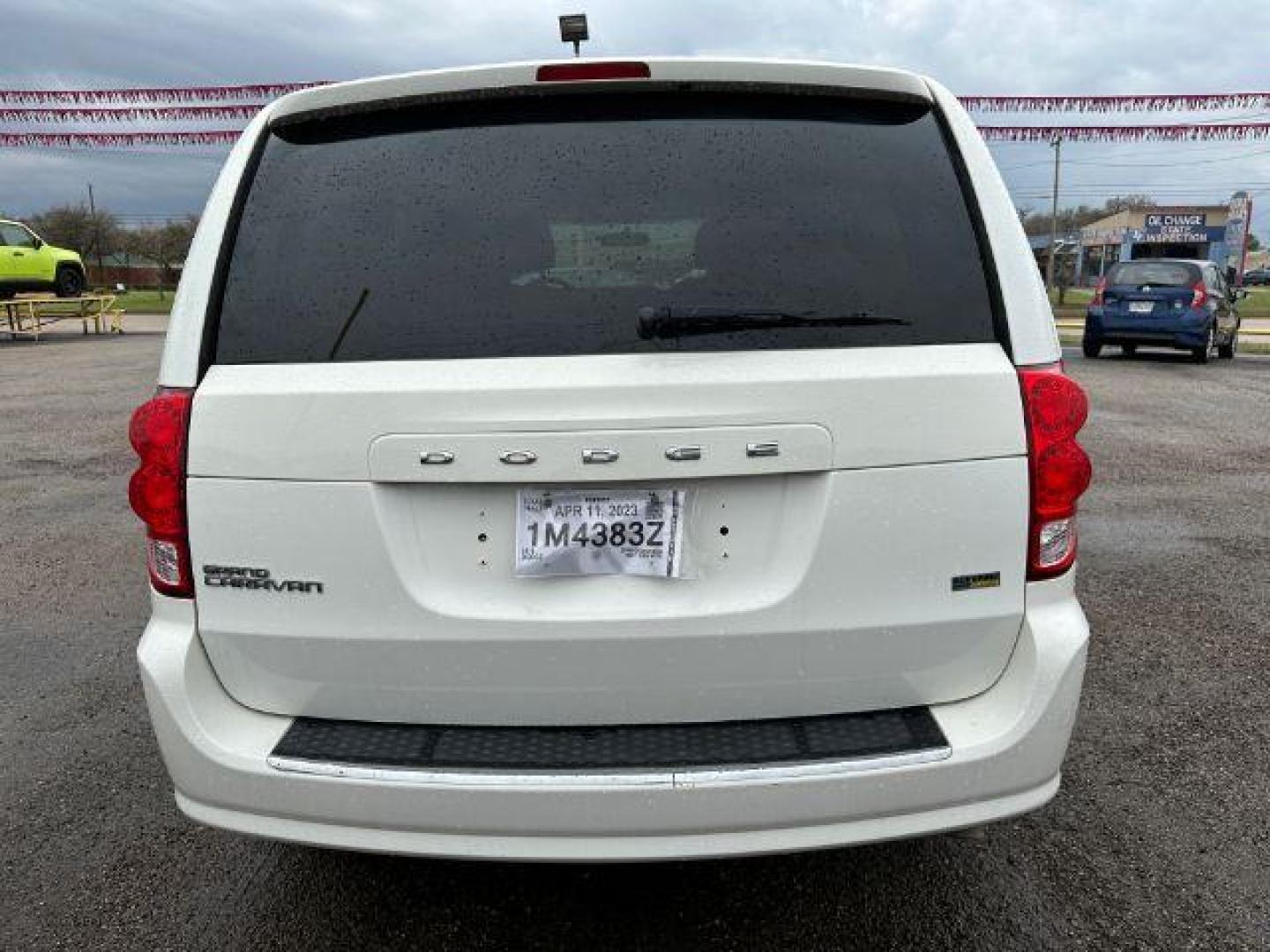 2012 Stone White Dodge Grand Caravan SXT (2C4RDGCG6CR) with an 3.6L V6 DOHC 24V engine, 6-Speed Automatic transmission, located at 2715 W Pioneer Pkwy, Arlington, TX, 76013, (817) 265-9009, 32.710262, -97.153236 - Photo#6