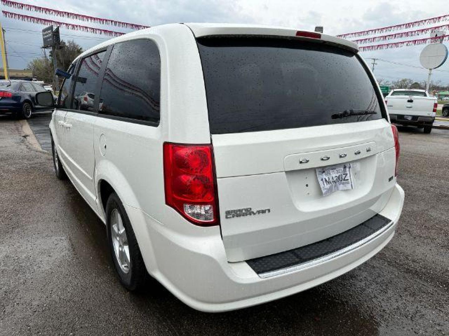 2012 Stone White Dodge Grand Caravan SXT (2C4RDGCG6CR) with an 3.6L V6 DOHC 24V engine, 6-Speed Automatic transmission, located at 2715 W Pioneer Pkwy, Arlington, TX, 76013, (817) 265-9009, 32.710262, -97.153236 - Photo#7