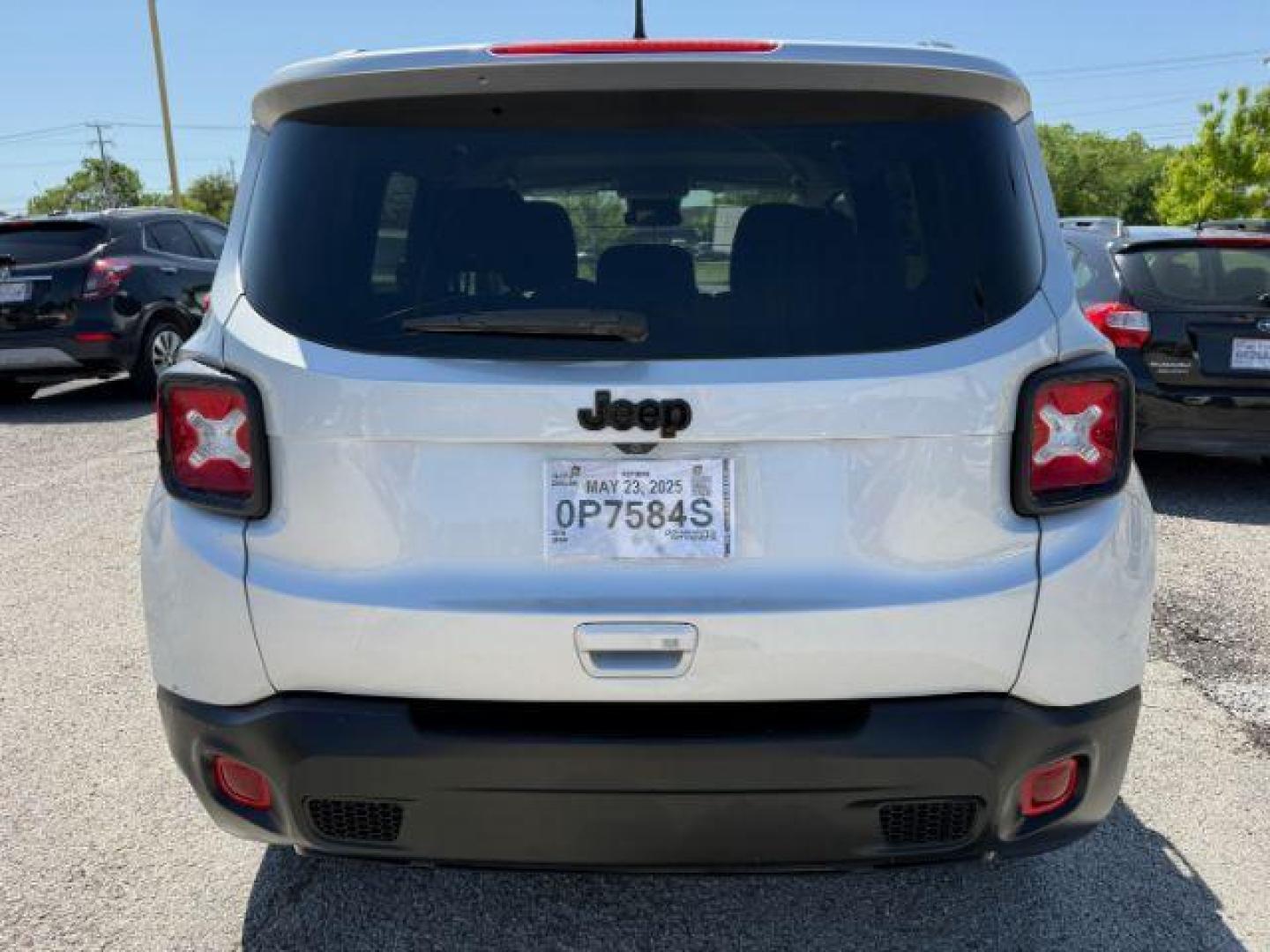 2019 SILVER Jeep Renegade Latitude (ZACNJABB5KP) with an 2.4L L4 DOHC 16V engine, 9-Speed Automatic transmission, located at 2715 W Pioneer Pkwy, Arlington, TX, 76013, (817) 265-9009, 32.710262, -97.153236 - Photo#7