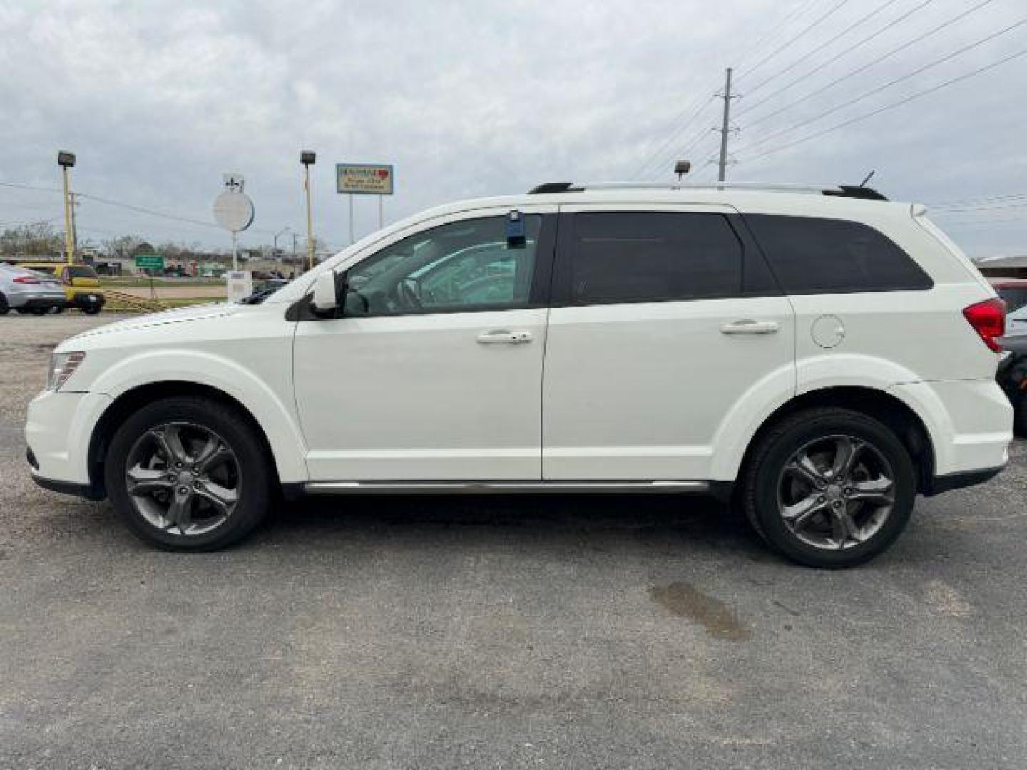 2017 WHITE Dodge Journey Crossroad FWD (3C4PDCGG7HT) with an 3.6L V6 DOHC 24V engine, 4-Speed Automatic transmission, located at 2715 W Pioneer Pkwy, Arlington, TX, 76013, (817) 265-9009, 32.710262, -97.153236 - Photo#1