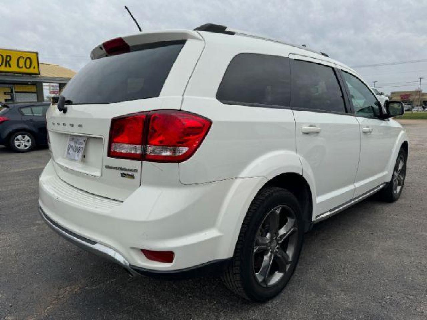 2017 WHITE Dodge Journey Crossroad FWD (3C4PDCGG7HT) with an 3.6L V6 DOHC 24V engine, 4-Speed Automatic transmission, located at 2715 W Pioneer Pkwy, Arlington, TX, 76013, (817) 265-9009, 32.710262, -97.153236 - Photo#5