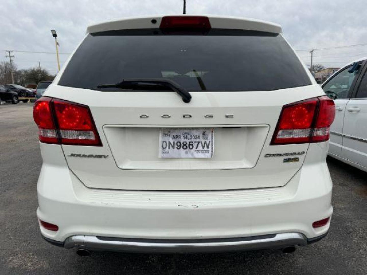 2017 WHITE Dodge Journey Crossroad FWD (3C4PDCGG7HT) with an 3.6L V6 DOHC 24V engine, 4-Speed Automatic transmission, located at 2715 W Pioneer Pkwy, Arlington, TX, 76013, (817) 265-9009, 32.710262, -97.153236 - Photo#6