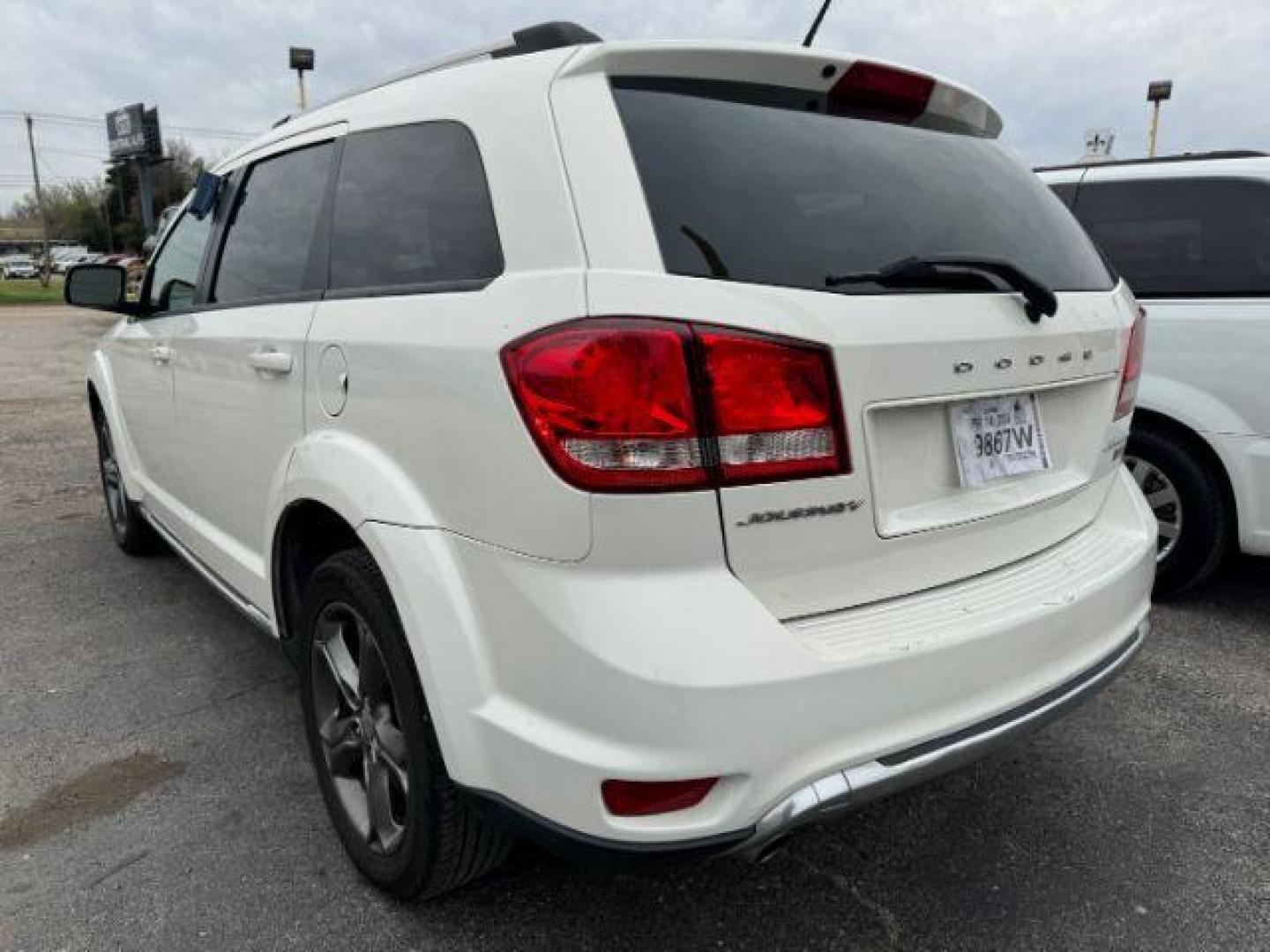 2017 WHITE Dodge Journey Crossroad FWD (3C4PDCGG7HT) with an 3.6L V6 DOHC 24V engine, 4-Speed Automatic transmission, located at 2715 W Pioneer Pkwy, Arlington, TX, 76013, (817) 265-9009, 32.710262, -97.153236 - Photo#7