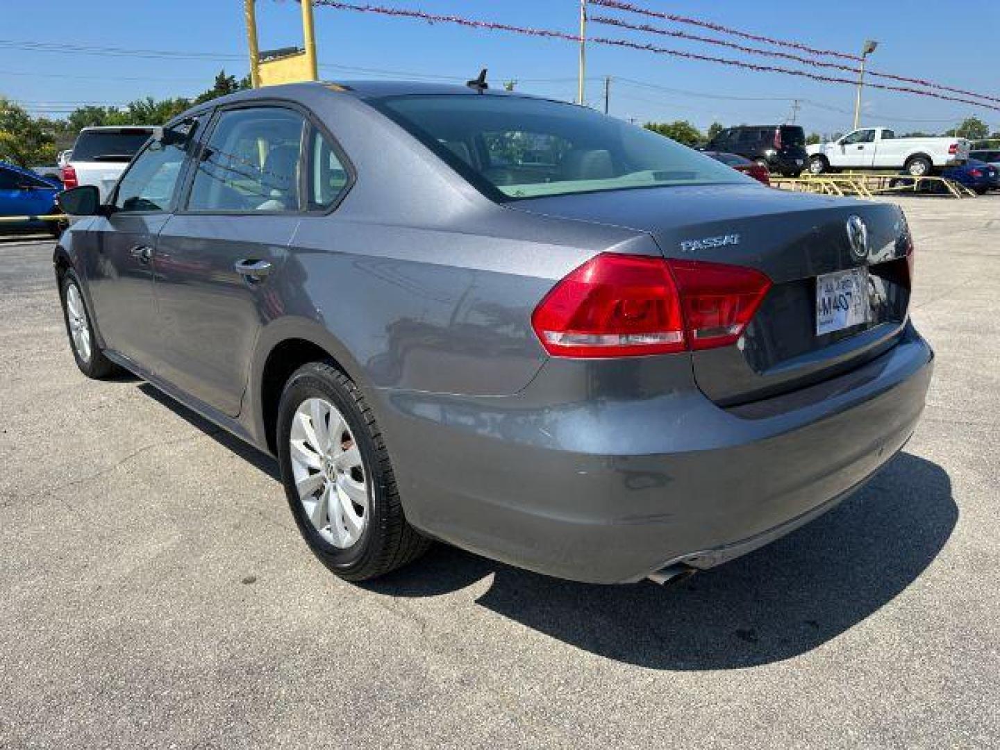 2012 GRAY Volkswagen Passat 2.5L S (1VWAH7A32CC) with an 2.5L L5 DOHC 2OV engine, 5-Speed Manual transmission, located at 2715 W Pioneer Pkwy, Arlington, TX, 76013, (817) 265-9009, 32.710262, -97.153236 - Photo#9