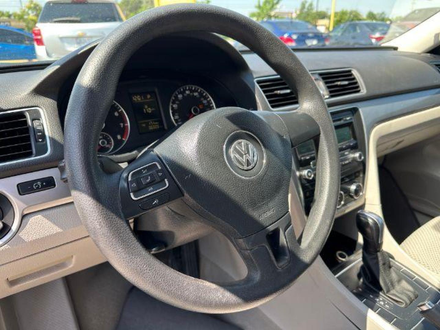 2012 GRAY Volkswagen Passat 2.5L S (1VWAH7A32CC) with an 2.5L L5 DOHC 2OV engine, 5-Speed Manual transmission, located at 2715 W Pioneer Pkwy, Arlington, TX, 76013, (817) 265-9009, 32.710262, -97.153236 - Photo#15