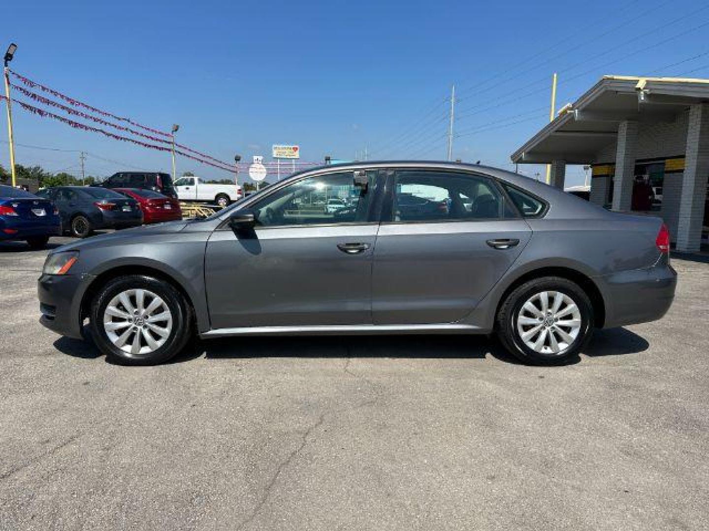 2012 GRAY Volkswagen Passat 2.5L S (1VWAH7A32CC) with an 2.5L L5 DOHC 2OV engine, 5-Speed Manual transmission, located at 2715 W Pioneer Pkwy, Arlington, TX, 76013, (817) 265-9009, 32.710262, -97.153236 - Photo#2