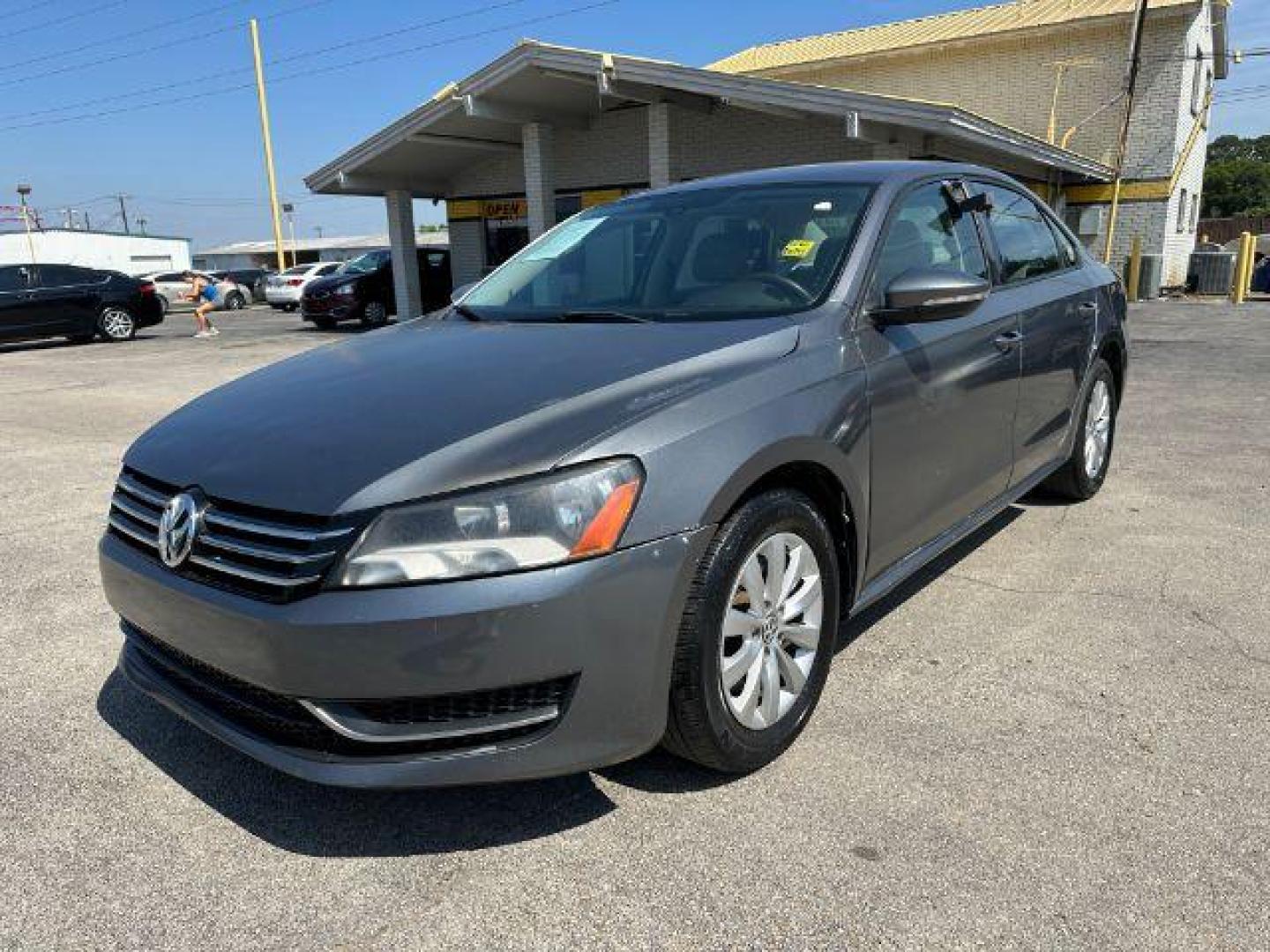 2012 GRAY Volkswagen Passat 2.5L S (1VWAH7A32CC) with an 2.5L L5 DOHC 2OV engine, 5-Speed Manual transmission, located at 2715 W Pioneer Pkwy, Arlington, TX, 76013, (817) 265-9009, 32.710262, -97.153236 - Photo#3