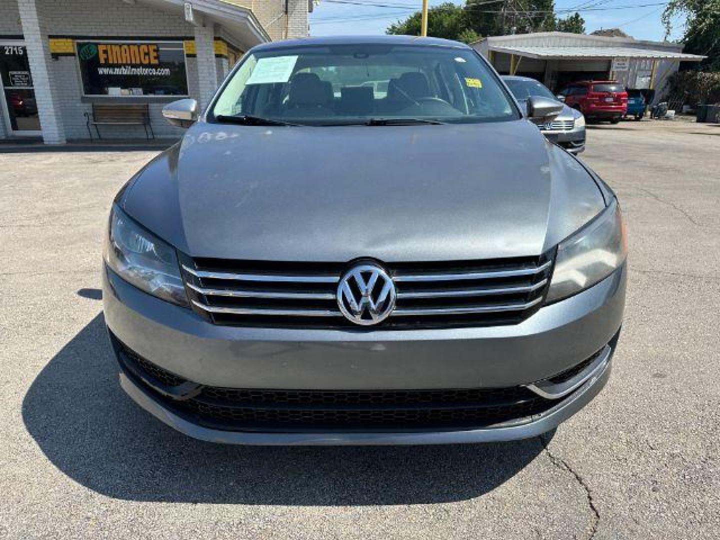 2012 GRAY Volkswagen Passat 2.5L S (1VWAH7A32CC) with an 2.5L L5 DOHC 2OV engine, 5-Speed Manual transmission, located at 2715 W Pioneer Pkwy, Arlington, TX, 76013, (817) 265-9009, 32.710262, -97.153236 - Photo#4