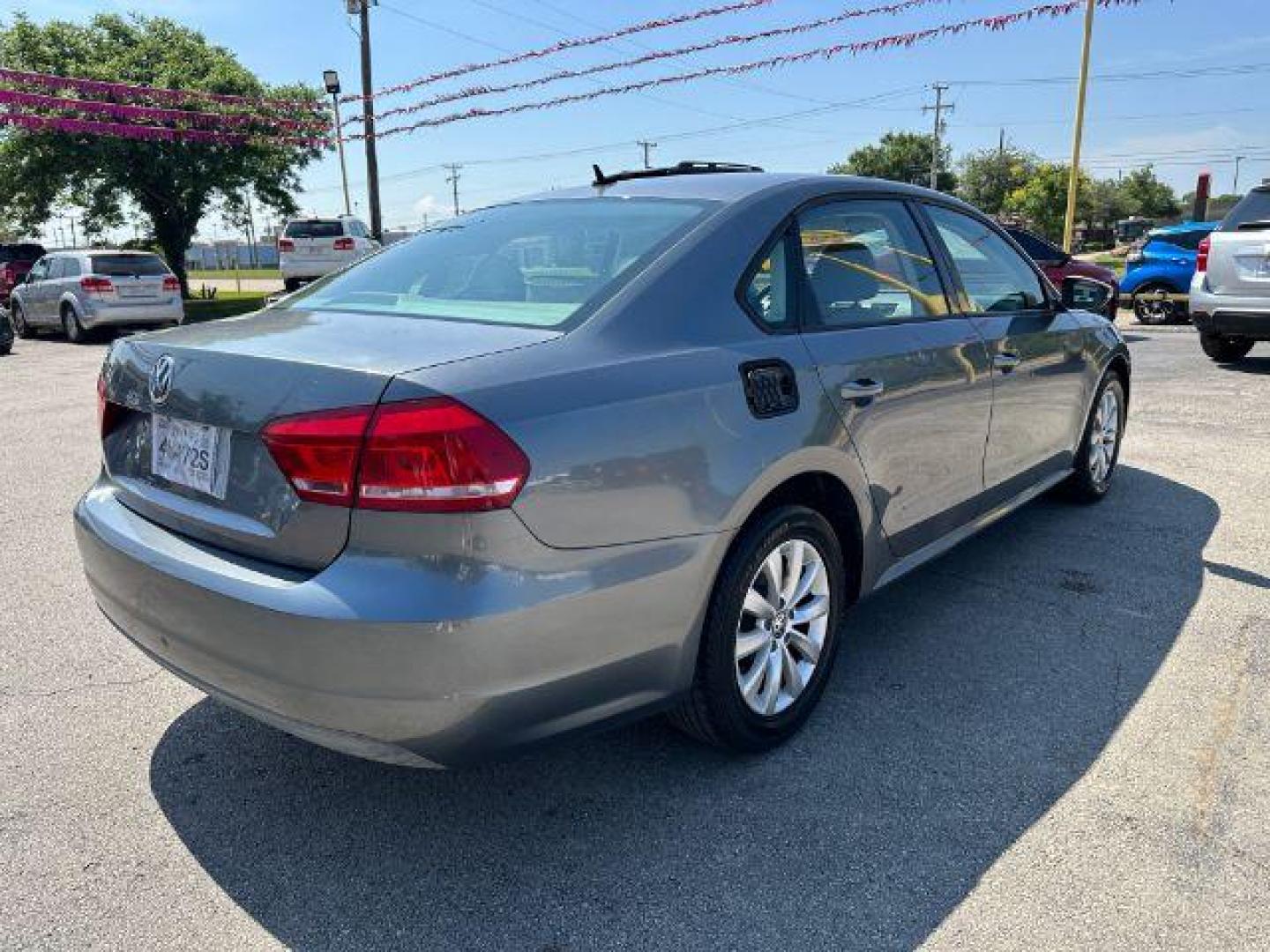 2012 GRAY Volkswagen Passat 2.5L S (1VWAH7A32CC) with an 2.5L L5 DOHC 2OV engine, 5-Speed Manual transmission, located at 2715 W Pioneer Pkwy, Arlington, TX, 76013, (817) 265-9009, 32.710262, -97.153236 - Photo#7