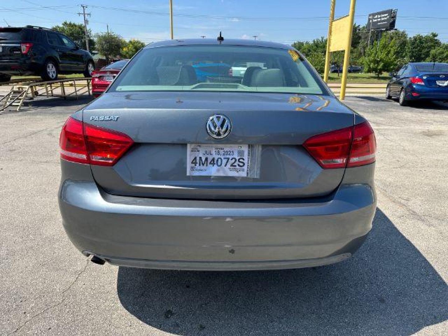 2012 GRAY Volkswagen Passat 2.5L S (1VWAH7A32CC) with an 2.5L L5 DOHC 2OV engine, 5-Speed Manual transmission, located at 2715 W Pioneer Pkwy, Arlington, TX, 76013, (817) 265-9009, 32.710262, -97.153236 - Photo#8