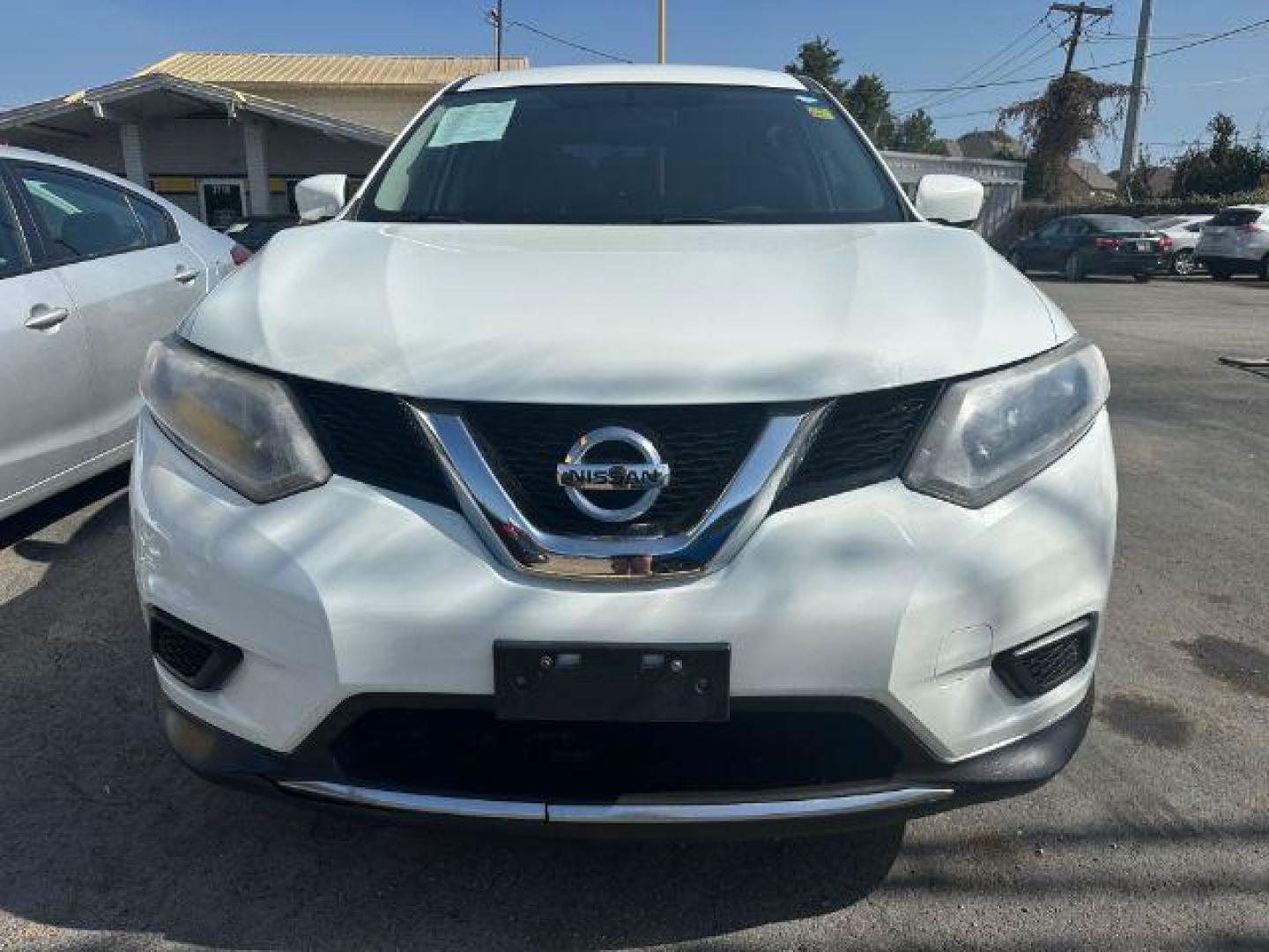 2016 WHITE Nissan Rogue S 2WD (KNMAT2MT3GP) with an 2.5L L4 DOHC 16V engine, Continuously Variabl transmission, located at 2715 W Pioneer Pkwy, Arlington, TX, 76013, (817) 265-9009, 32.710262, -97.153236 - Photo#3