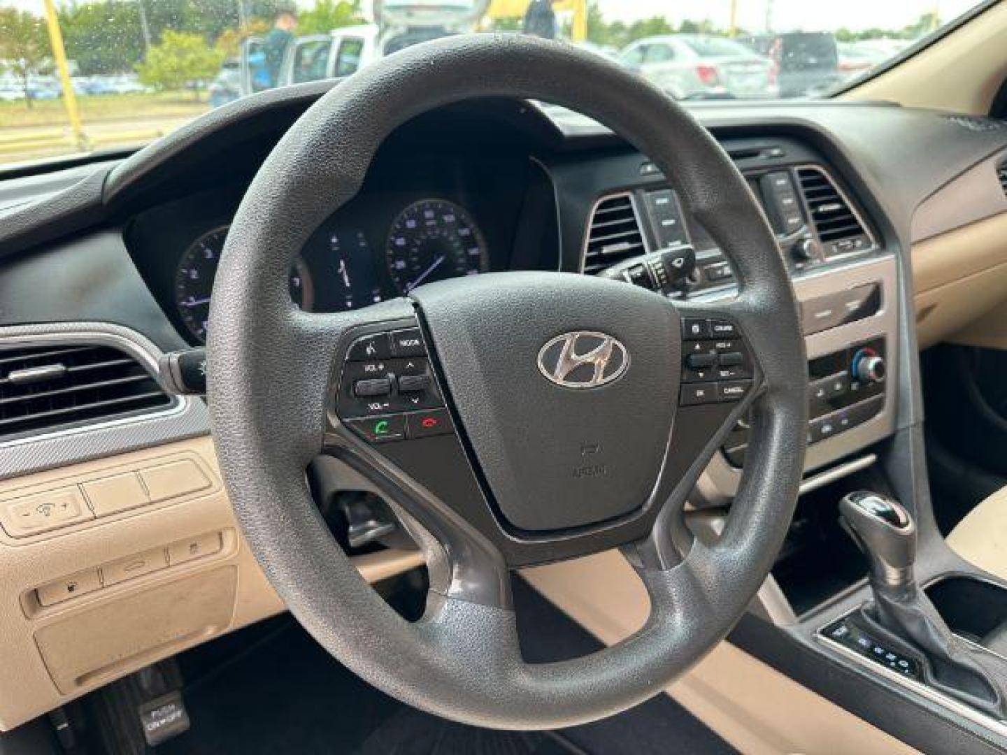 2015 WHITE Hyundai Sonata SE (5NPE24AF1FH) with an 2.4L L4 DOHC 16V engine, 7-Speed Automatic transmission, located at 2715 W Pioneer Pkwy, Arlington, TX, 76013, (817) 265-9009, 32.710262, -97.153236 - Photo#15