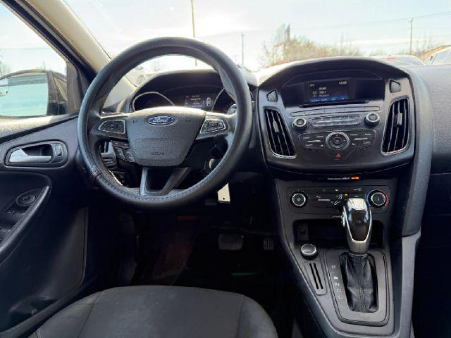 2015 BLACK Ford Focus SE Sedan (1FADP3F20FL) with an 2.0L L4 DOHC 16V engine, located at 2715 W Pioneer Pkwy, Arlington, TX, 76013, (817) 265-9009, 32.710262, -97.153236 - Photo#13