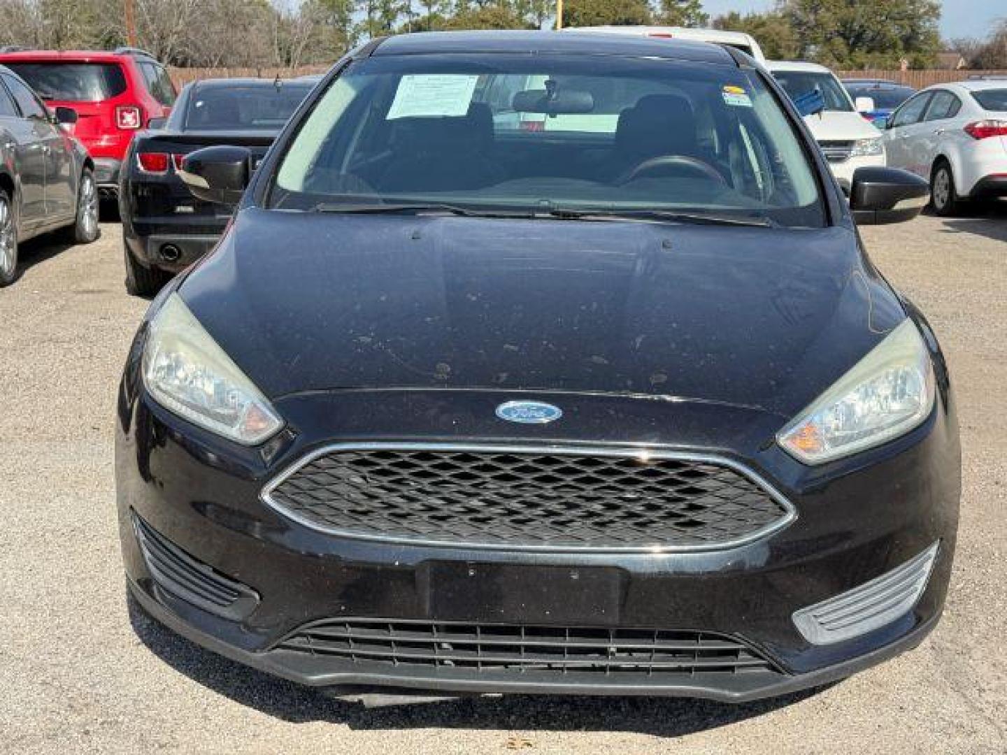 2015 BLACK Ford Focus SE Sedan (1FADP3F20FL) with an 2.0L L4 DOHC 16V engine, located at 2715 W Pioneer Pkwy, Arlington, TX, 76013, (817) 265-9009, 32.710262, -97.153236 - Photo#4