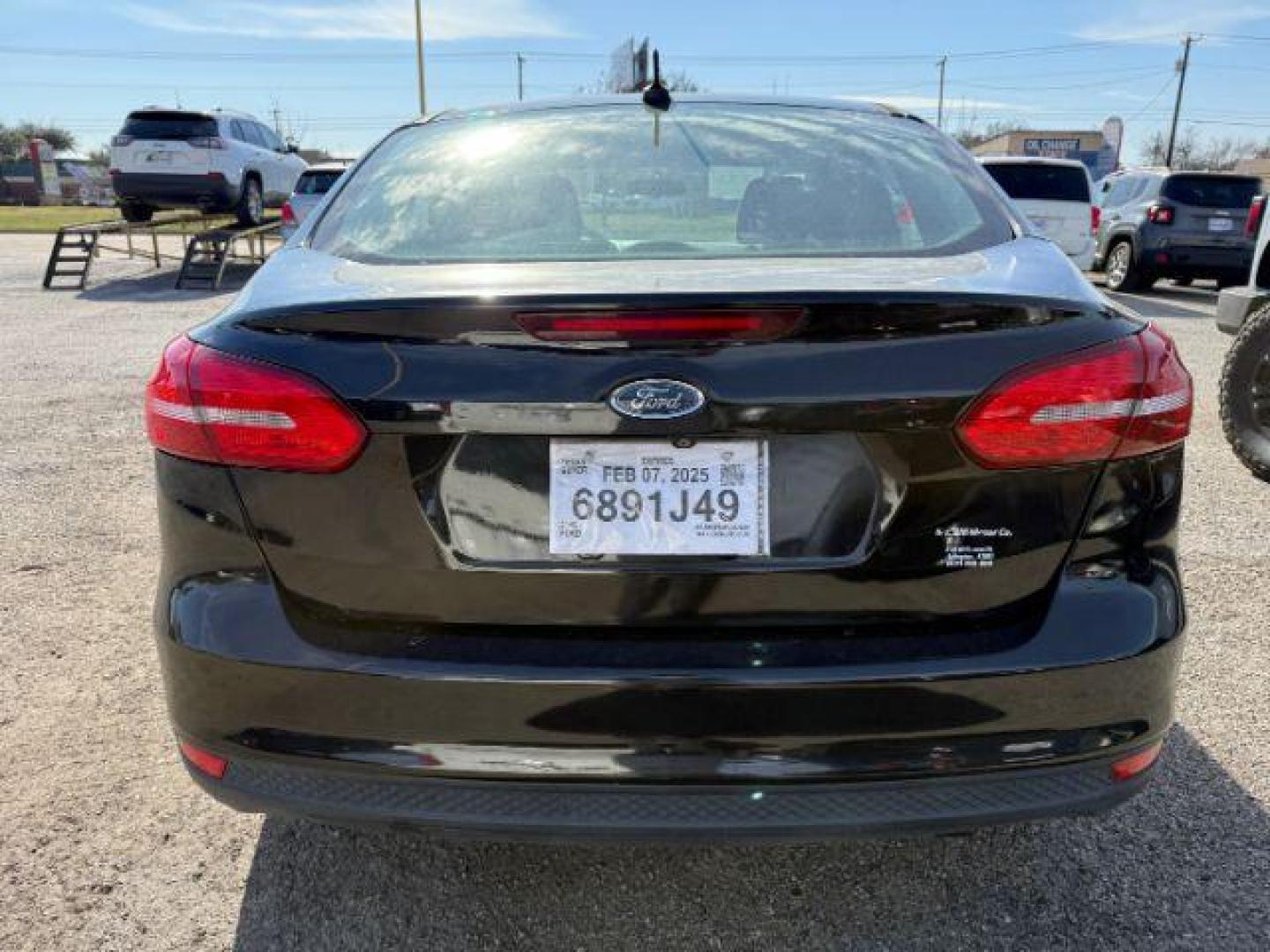 2015 BLACK Ford Focus SE Sedan (1FADP3F20FL) with an 2.0L L4 DOHC 16V engine, located at 2715 W Pioneer Pkwy, Arlington, TX, 76013, (817) 265-9009, 32.710262, -97.153236 - Photo#7