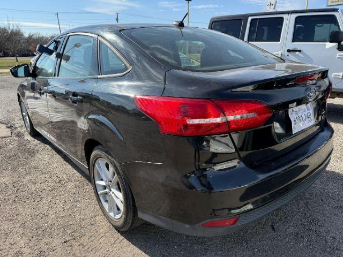 2015 BLACK Ford Focus SE Sedan (1FADP3F20FL) with an 2.0L L4 DOHC 16V engine, located at 2715 W Pioneer Pkwy, Arlington, TX, 76013, (817) 265-9009, 32.710262, -97.153236 - Photo#8