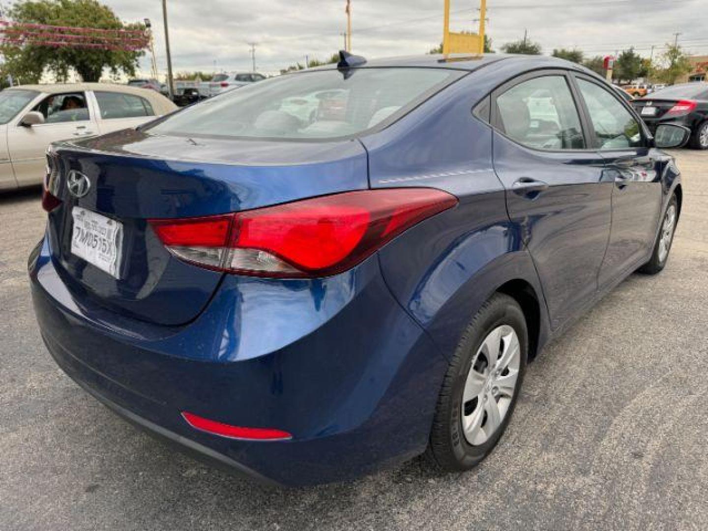 2016 BLUE Hyundai Elantra SE 6AT (5NPDH4AE1GH) with an 1.8L L4 DOHC 16V engine, 6-Speed Automatic transmission, located at 2715 W Pioneer Pkwy, Arlington, TX, 76013, (817) 265-9009, 32.710262, -97.153236 - Photo#5